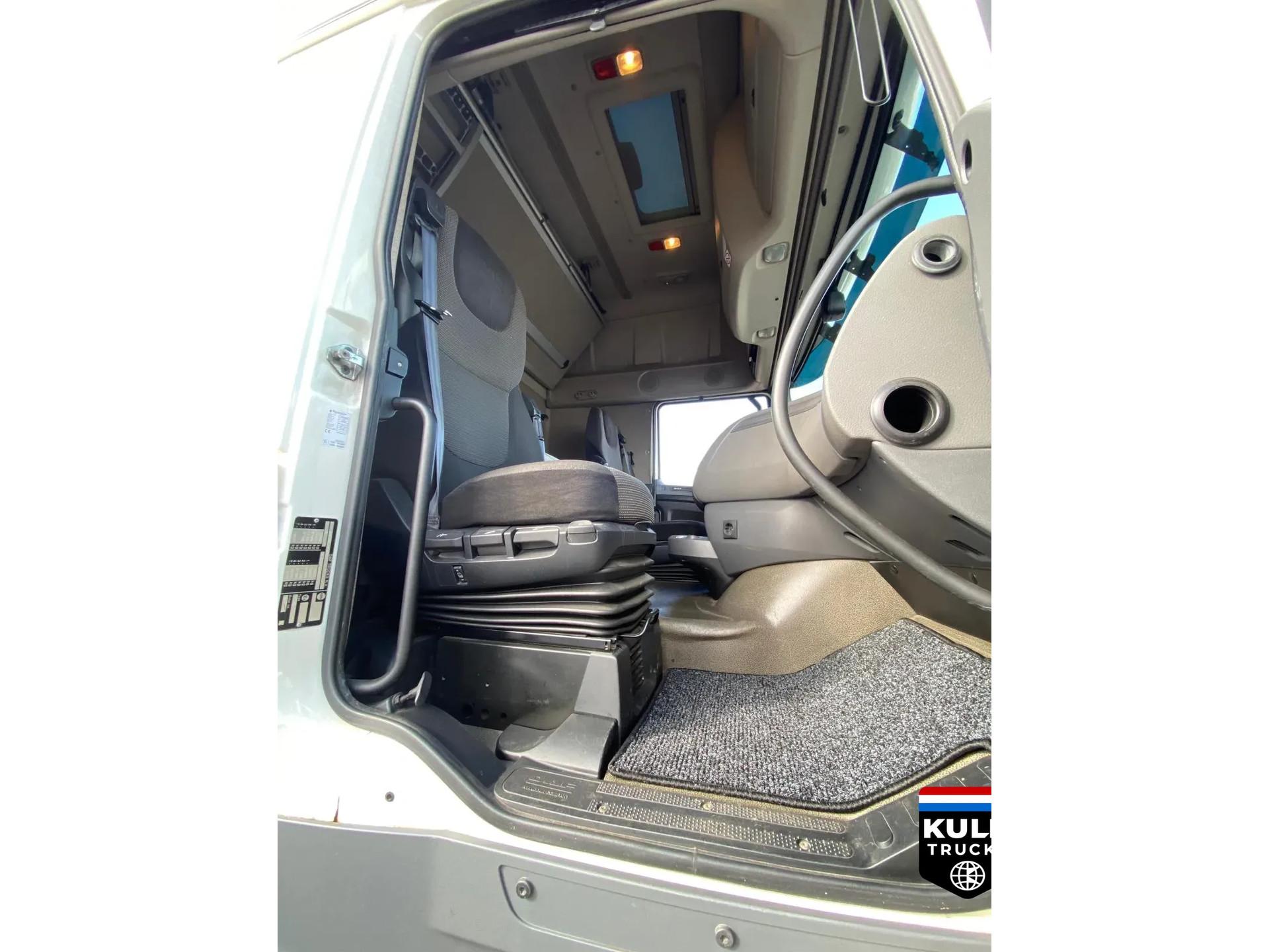Foto 10 van DAF XF 460 FAR 6X2 SSC CLEAN HOLLAND TRUCK