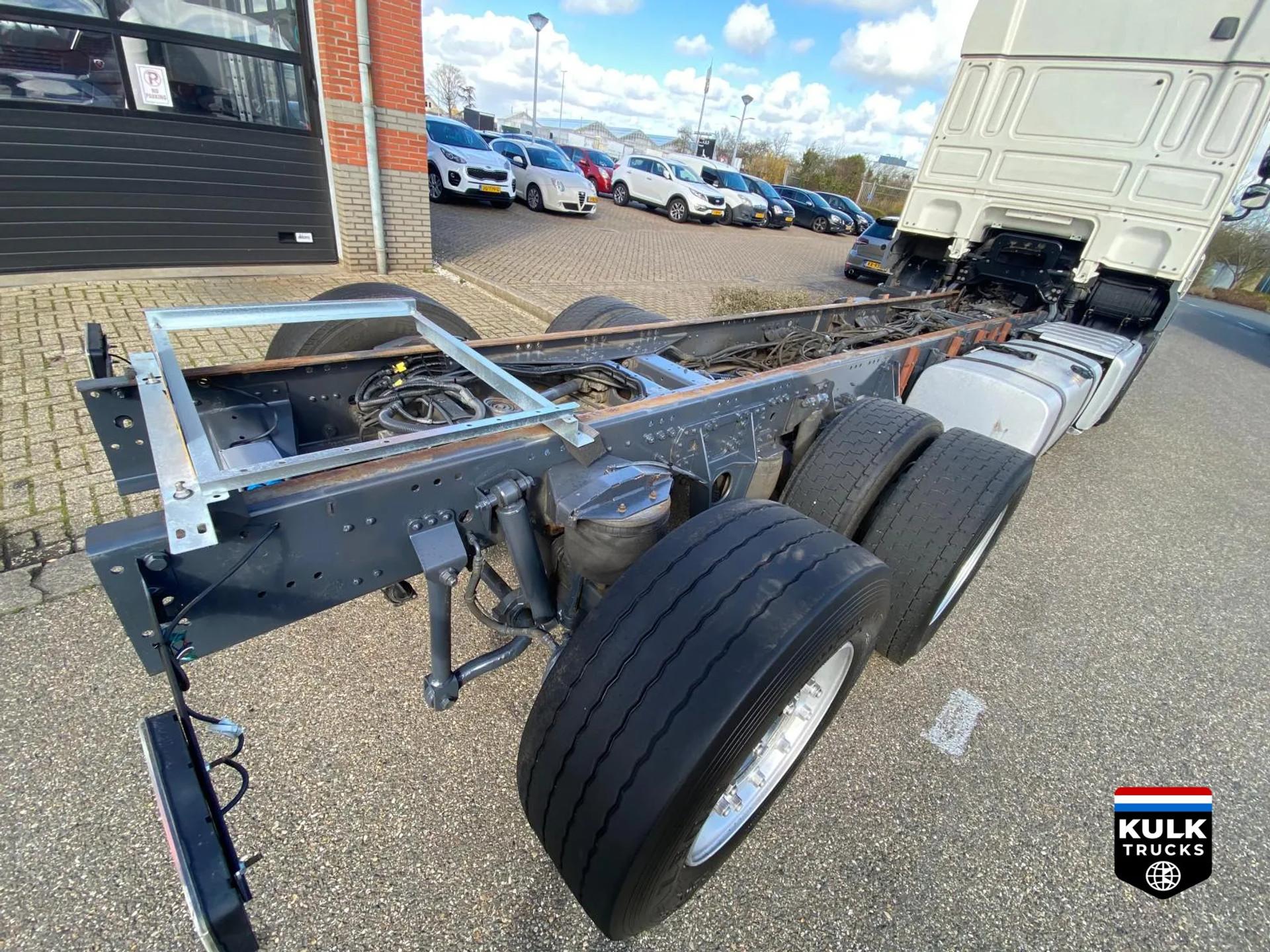 Foto 8 van DAF XF 460 FAR 6X2 SSC CLEAN HOLLAND TRUCK