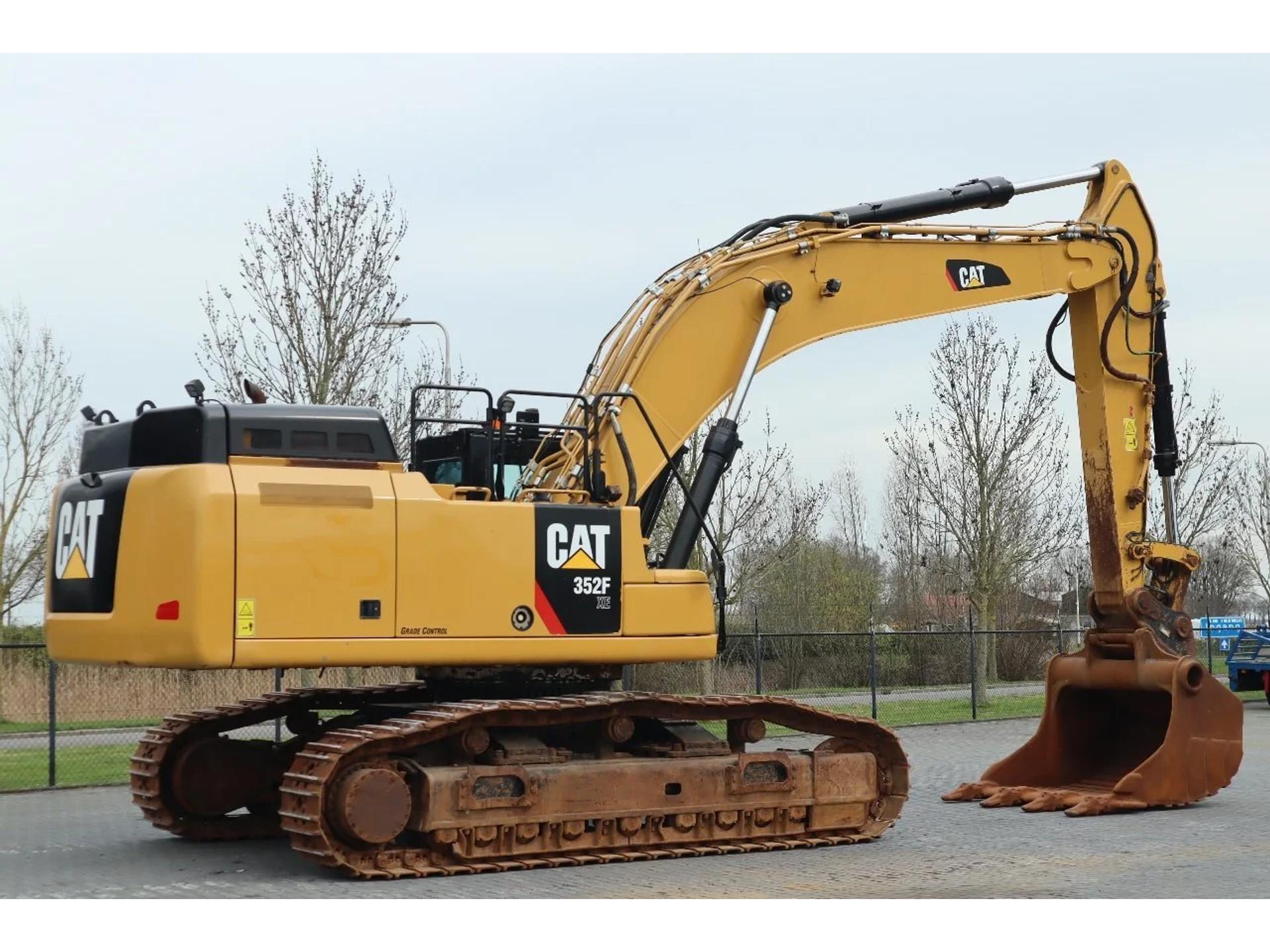 Foto 6 van Cat 352 F XE | QUICK COUPLER | BUCKET | AIRCO