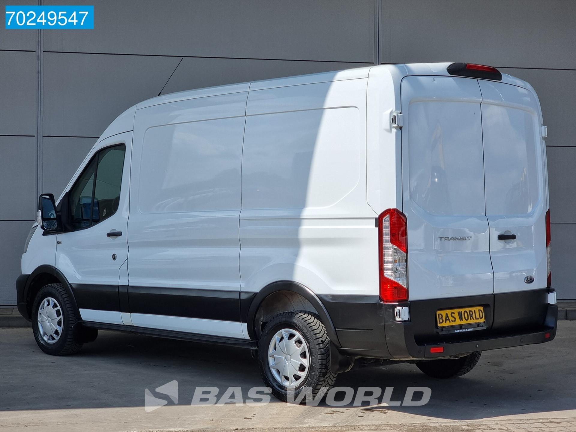 Foto 2 van Ford Transit 130pk L2H2 Nwe model Scherm Airco Cruise Navi 10m3 Airco Cruise control