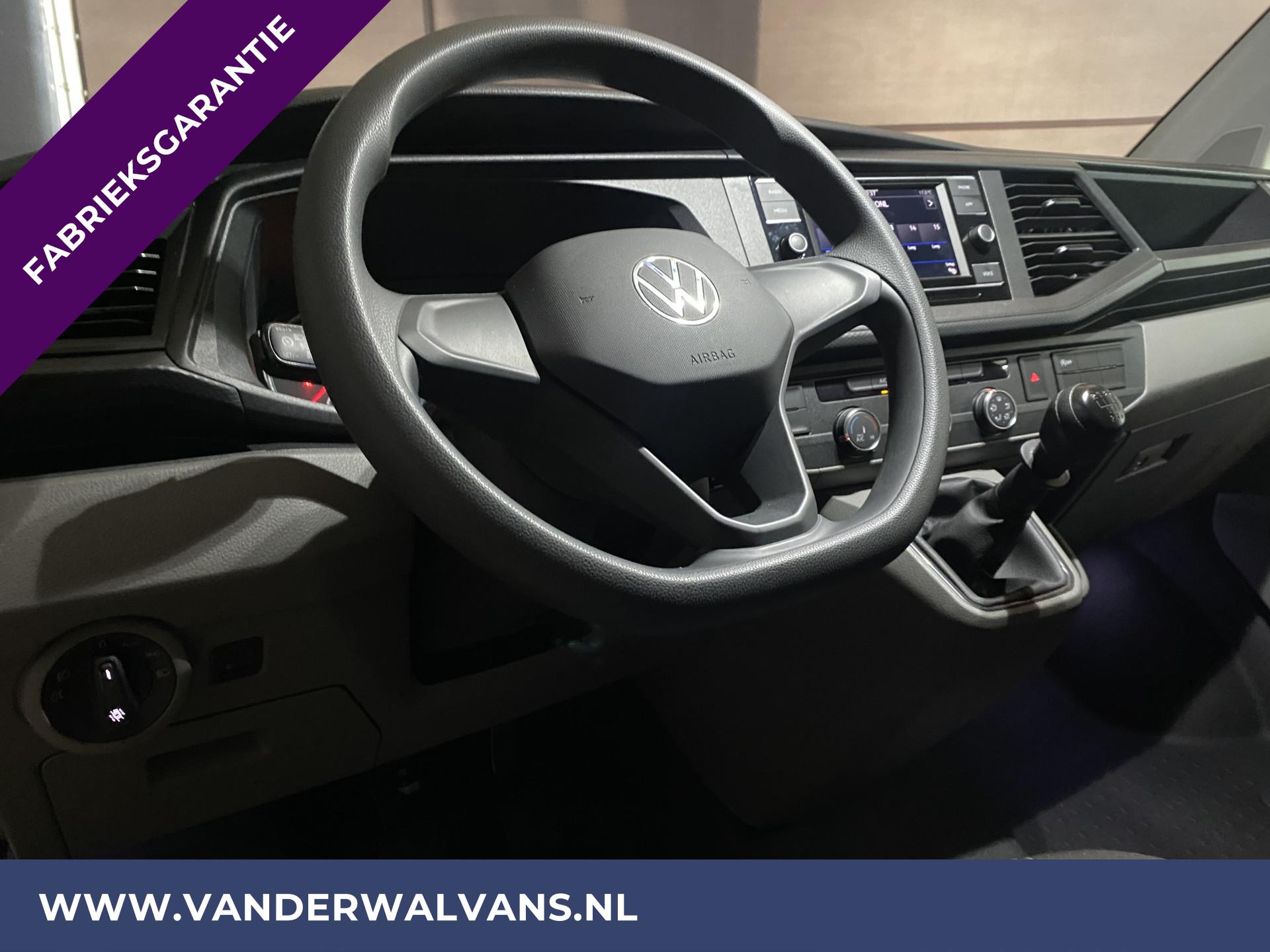 Foto 14 van Volkswagen Transporter 2.0TDI 150pk L2H1 Euro6 Fabrieksgarantie Direct Leverbaar Airco | Apple Carplay