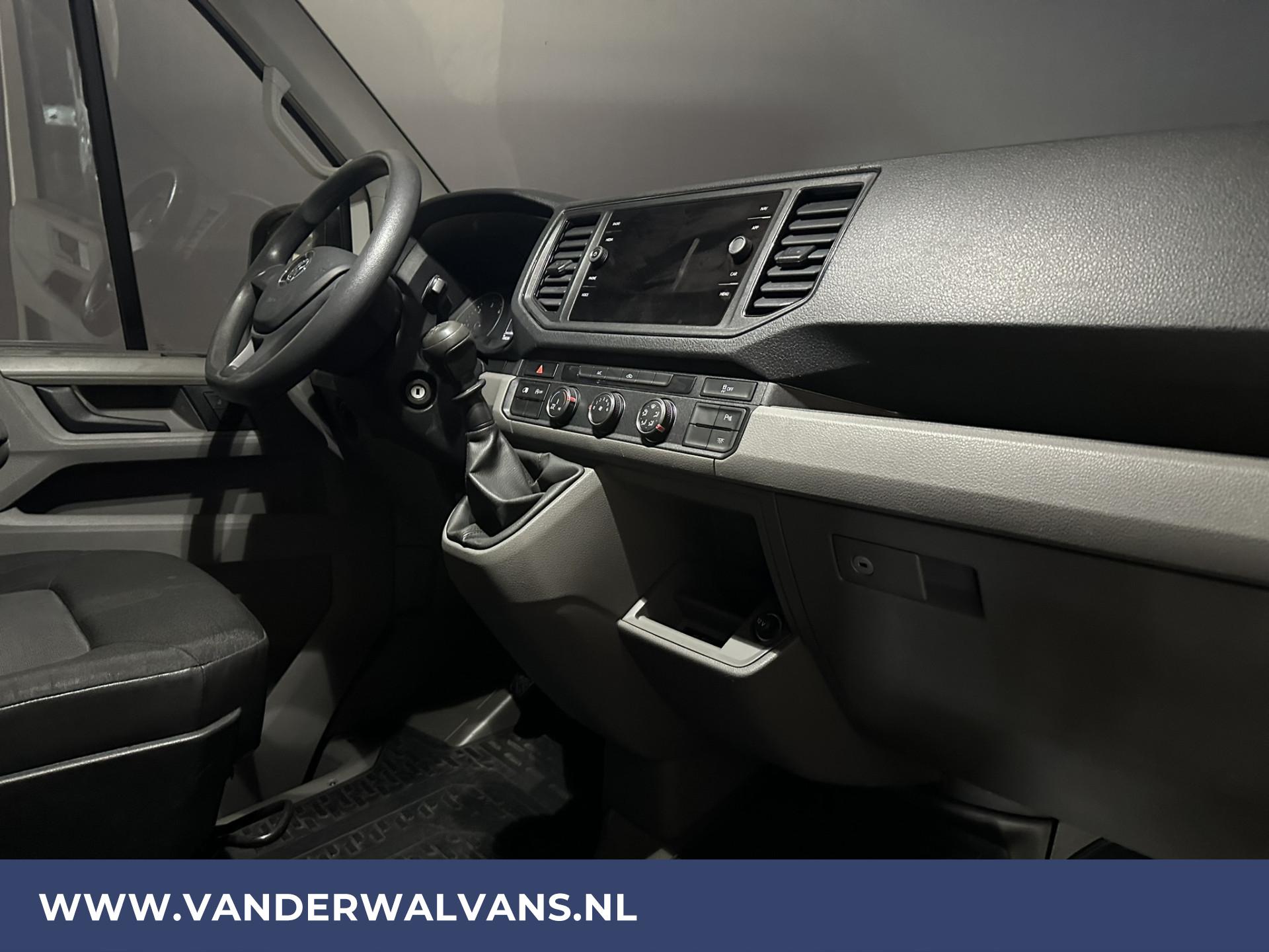 Foto 7 van Volkswagen Crafter 2.0 TDI 140pk L4H3 L3H2 Euro6 Airco | Navigatie | Camera | 270gr achterdeuren