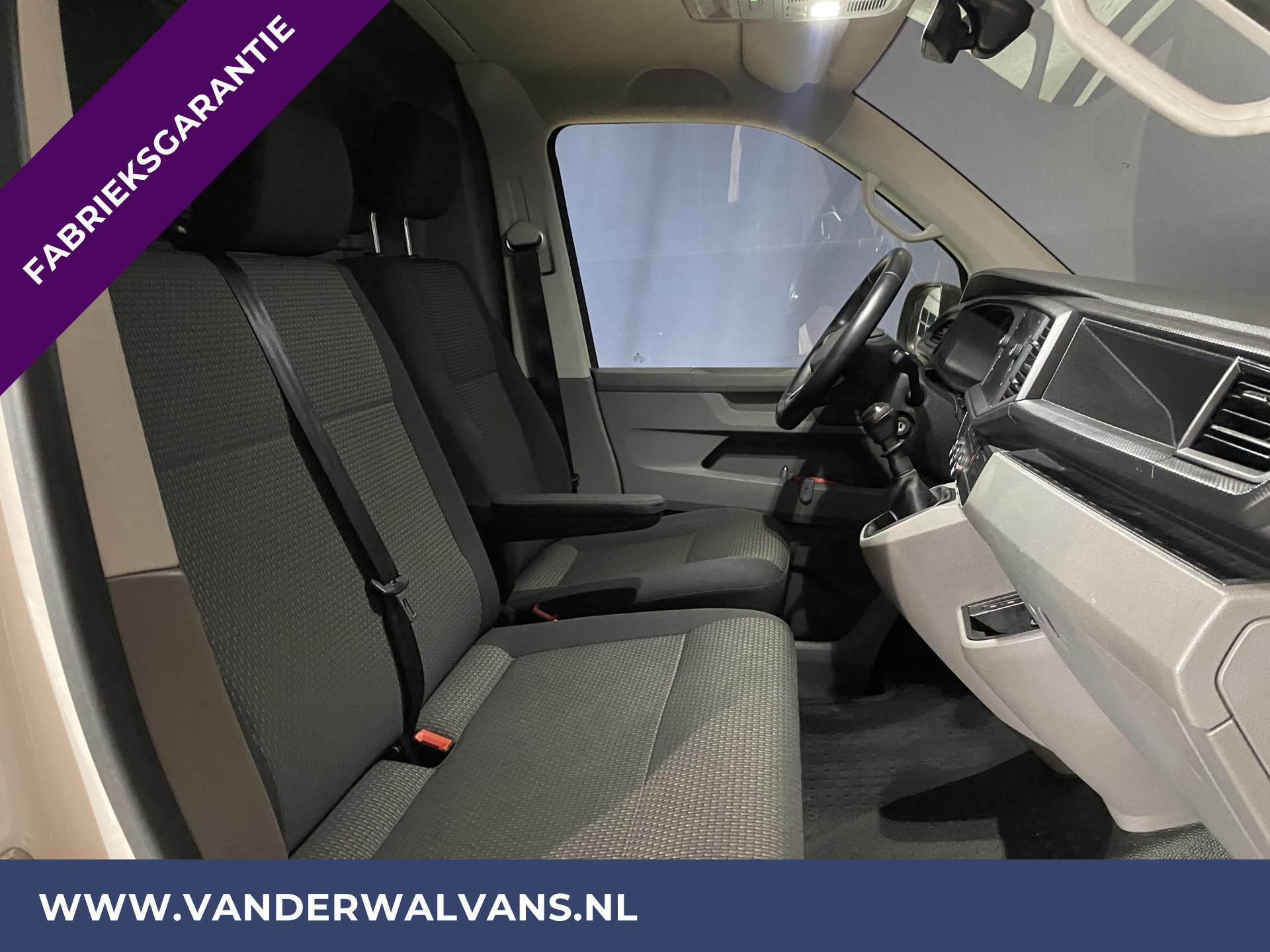 Foto 13 van Volkswagen Transporter 2.0 TDI 110pk L2H1 Euro6 Fabrieksgarantie Airco | Navigatie | Apple Carplay | Trekhaak