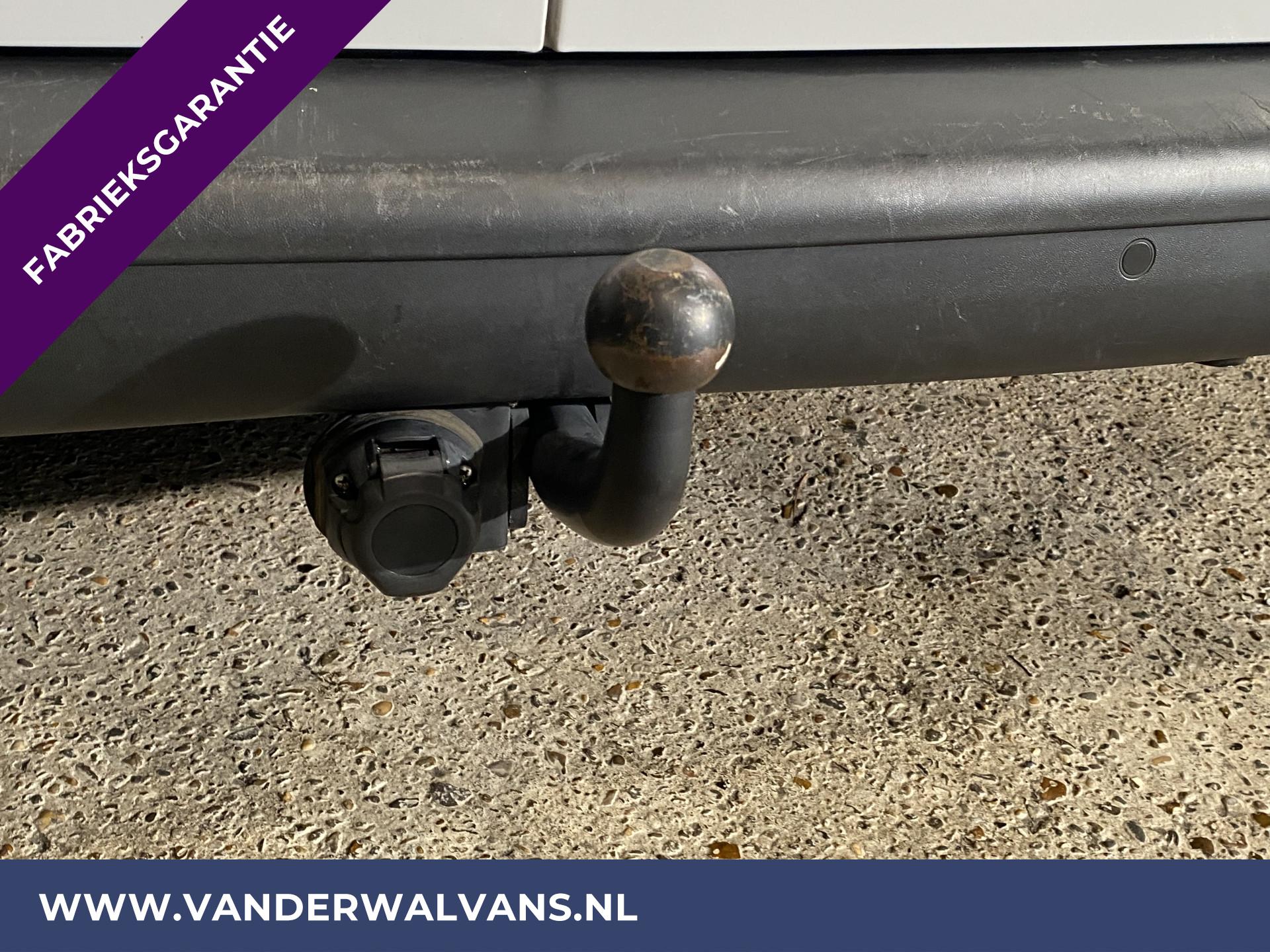 Foto 15 van Volkswagen Transporter 2.0 TDI 110pk L2H1 Euro6 Fabrieksgarantie Airco | Navigatie | Apple Carplay | Trekhaak