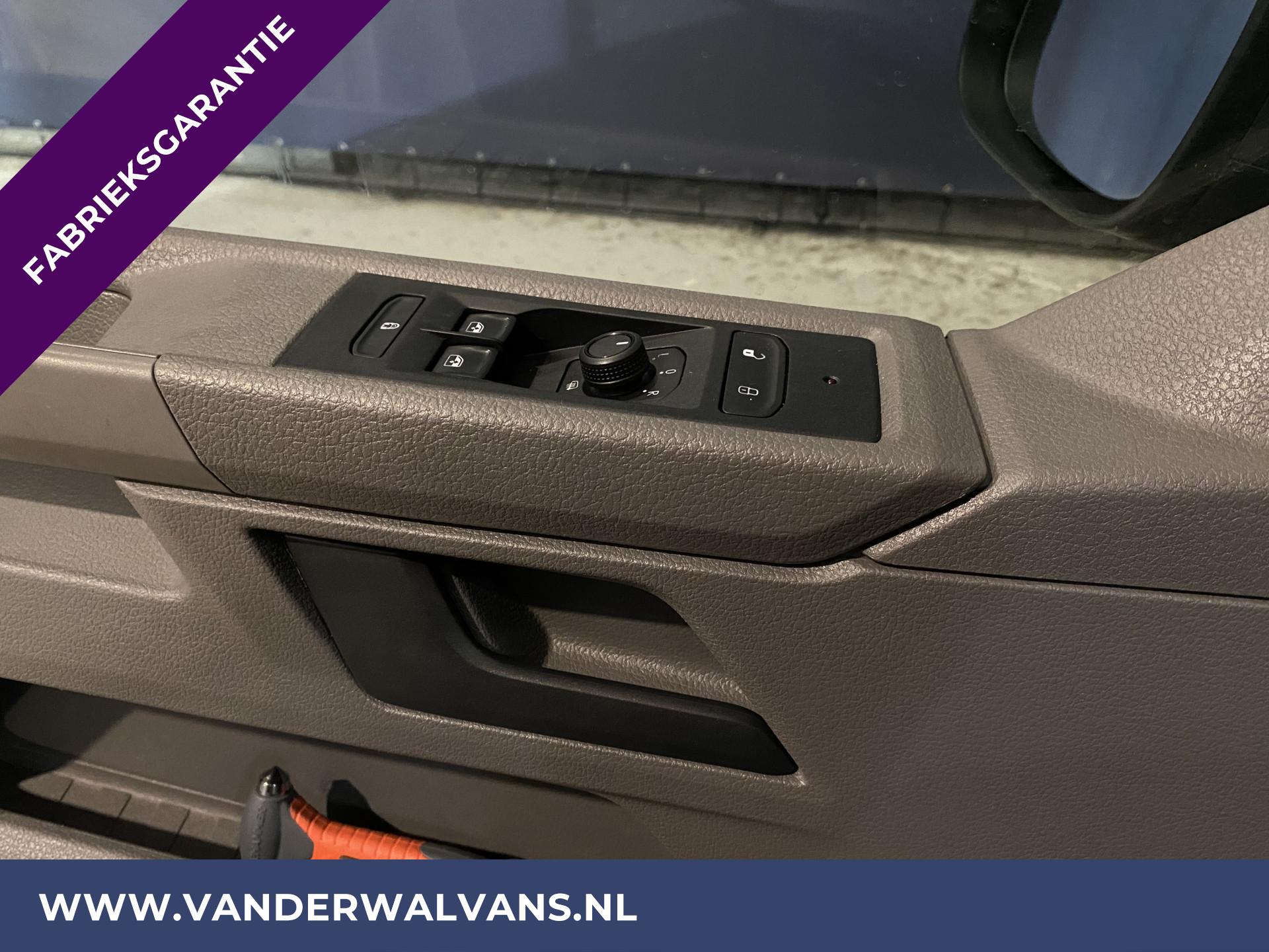 Foto 19 van Volkswagen Transporter 2.0 TDI 110pk L2H1 Euro6 Fabrieksgarantie Airco | Navigatie | Apple Carplay | Trekhaak