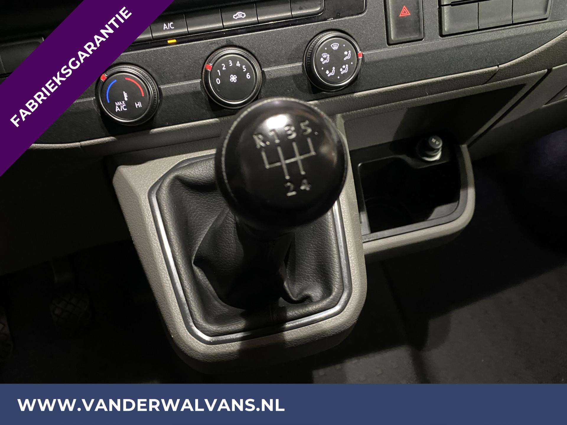 Foto 21 van Volkswagen Transporter 2.0 TDI 110pk L2H1 Euro6 Fabrieksgarantie Airco | Navigatie | Apple Carplay | Trekhaak