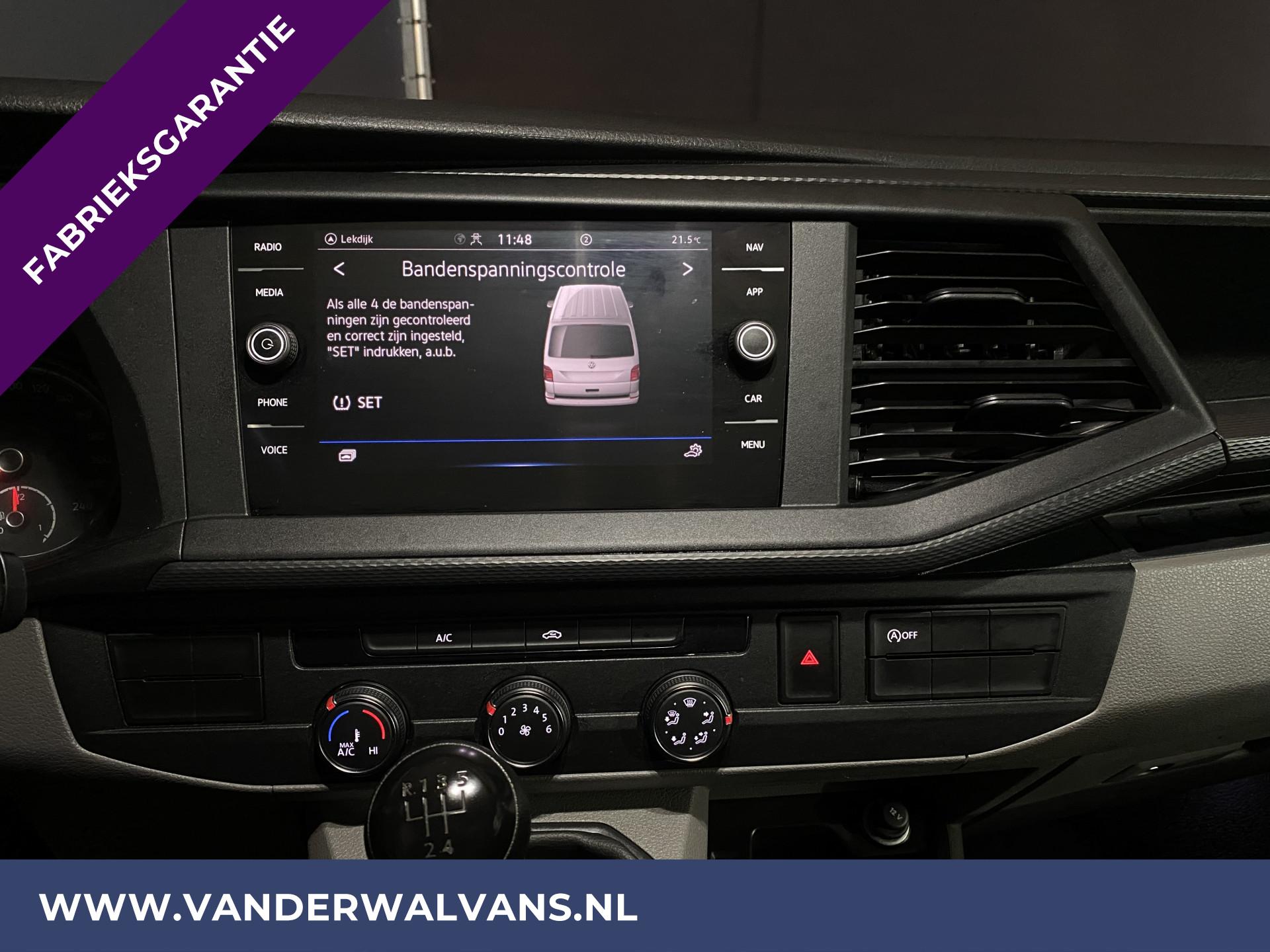 Foto 6 van Volkswagen Transporter 2.0 TDI 110pk L2H1 Euro6 Fabrieksgarantie Airco | Navigatie | Apple Carplay | Trekhaak