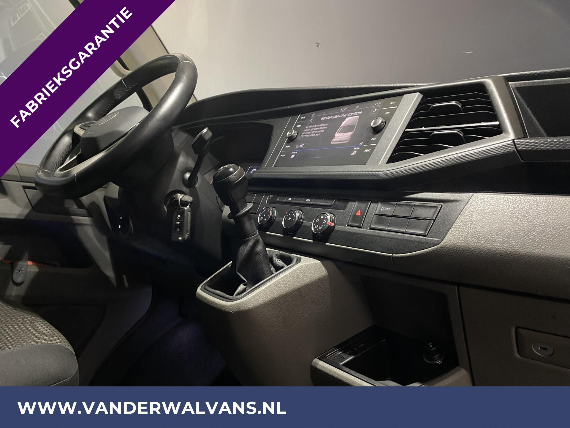 Foto 9 van Volkswagen Transporter 2.0 TDI 110pk L2H1 Euro6 Fabrieksgarantie Airco | Navigatie | Apple Carplay | Trekhaak