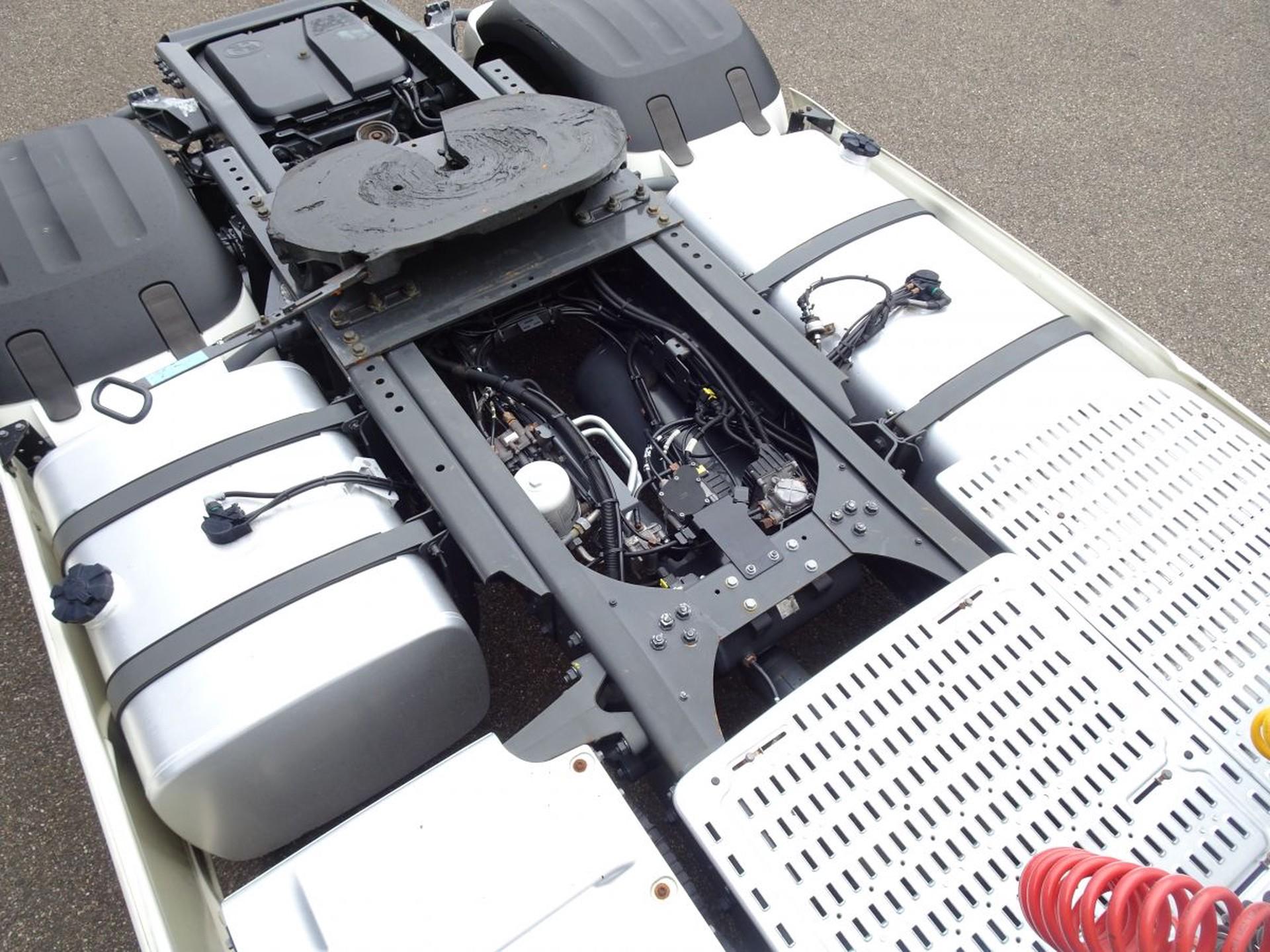 Foto 5 van DAF XF 460 SUPERSPACECAB / 2 TANKS / NL TRUCK!