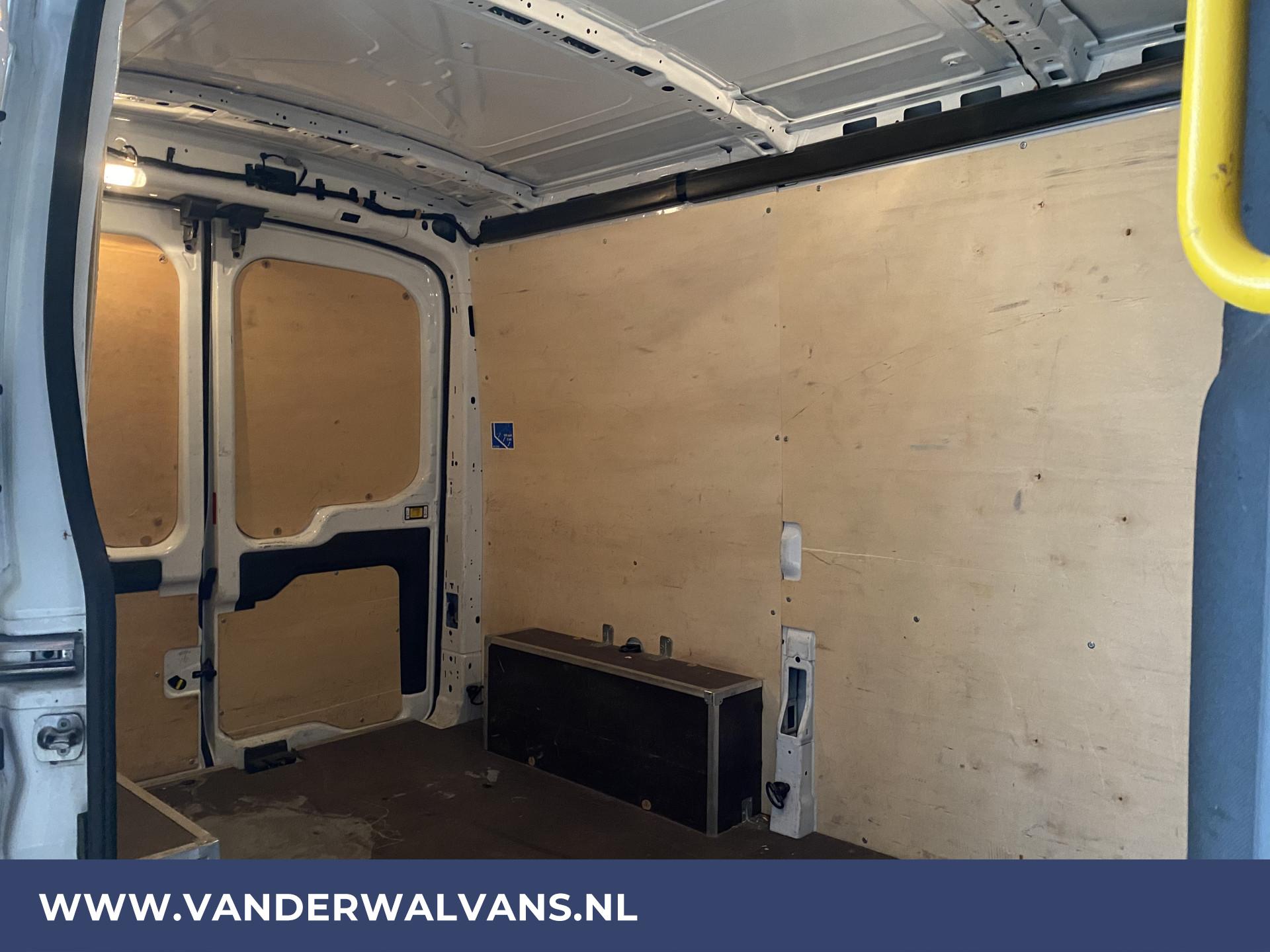Foto 10 van Ford Transit 2.0TDCI 130pk L2H2 Euro6 Airco | Cruise | Apple carplay