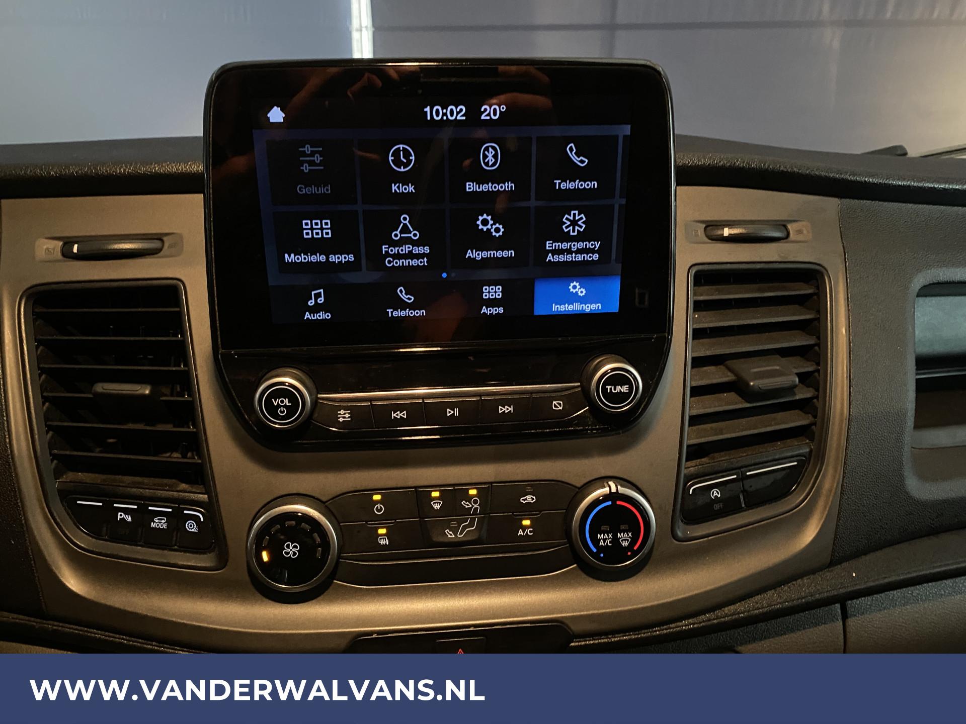 Foto 3 van Ford Transit 2.0TDCI 130pk L2H2 Euro6 Airco | Cruise | Apple carplay