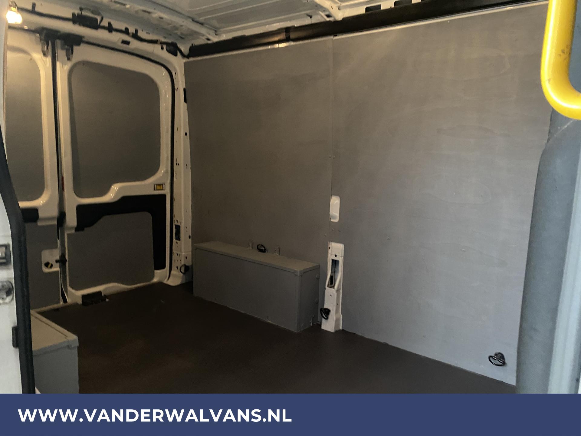 Foto 5 van Ford Transit 2.0TDCI 130pk L2H2 Euro6 Airco | Cruise | Apple carplay