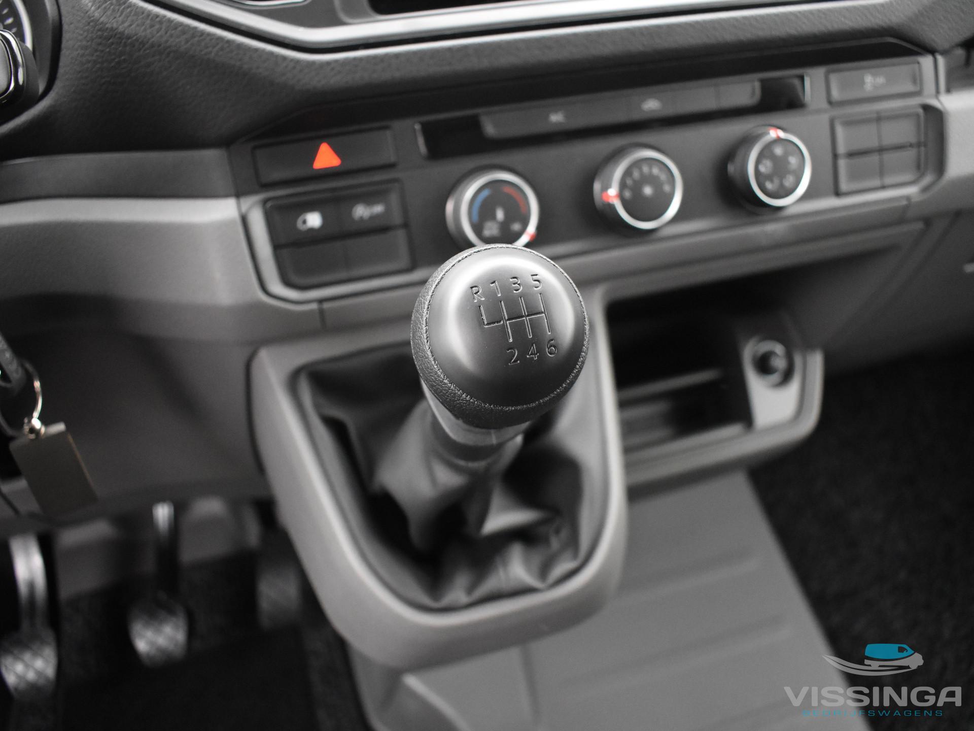 Foto 20 van Volkswagen Crafter 35 2.0 TDI L3H3 140 pk