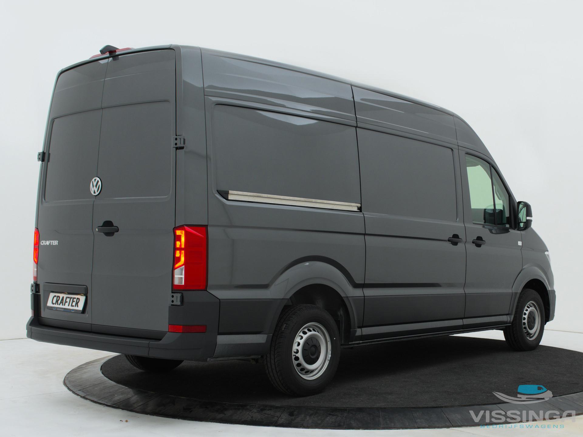 Foto 12 van Volkswagen Crafter 35 2.0 TDI L3H3 140 pk DSG