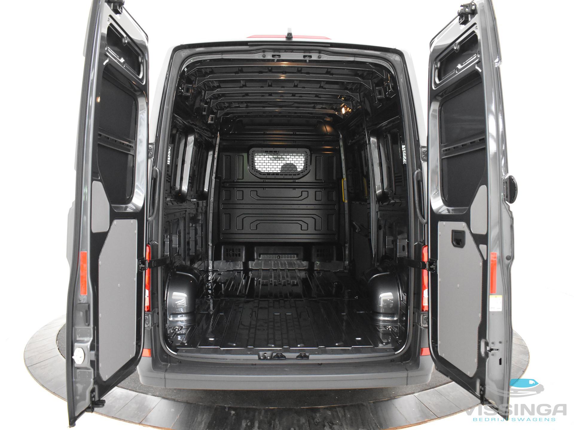 Foto 15 van Volkswagen Crafter 35 2.0 TDI L3H3 140 pk DSG
