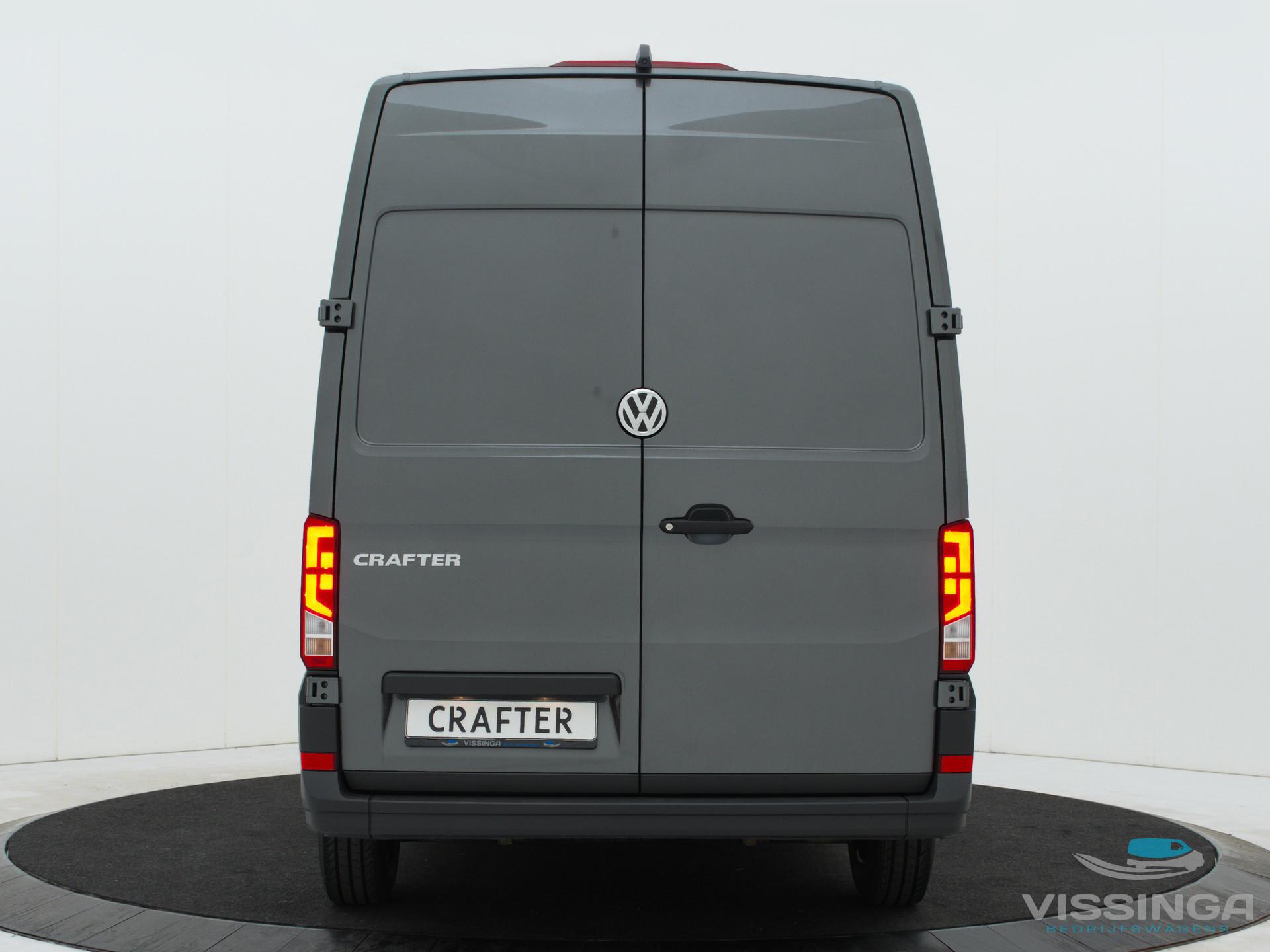 Foto 16 van Volkswagen Crafter 35 2.0 TDI L3H3 140 pk DSG