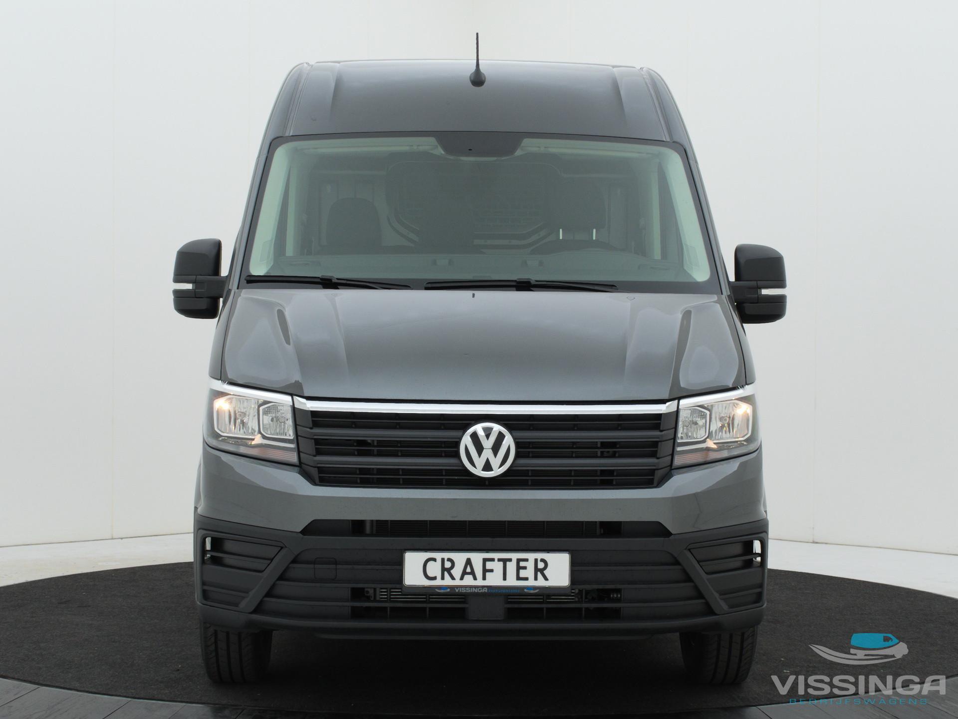 Foto 2 van Volkswagen Crafter 35 2.0 TDI L3H3 140 pk DSG