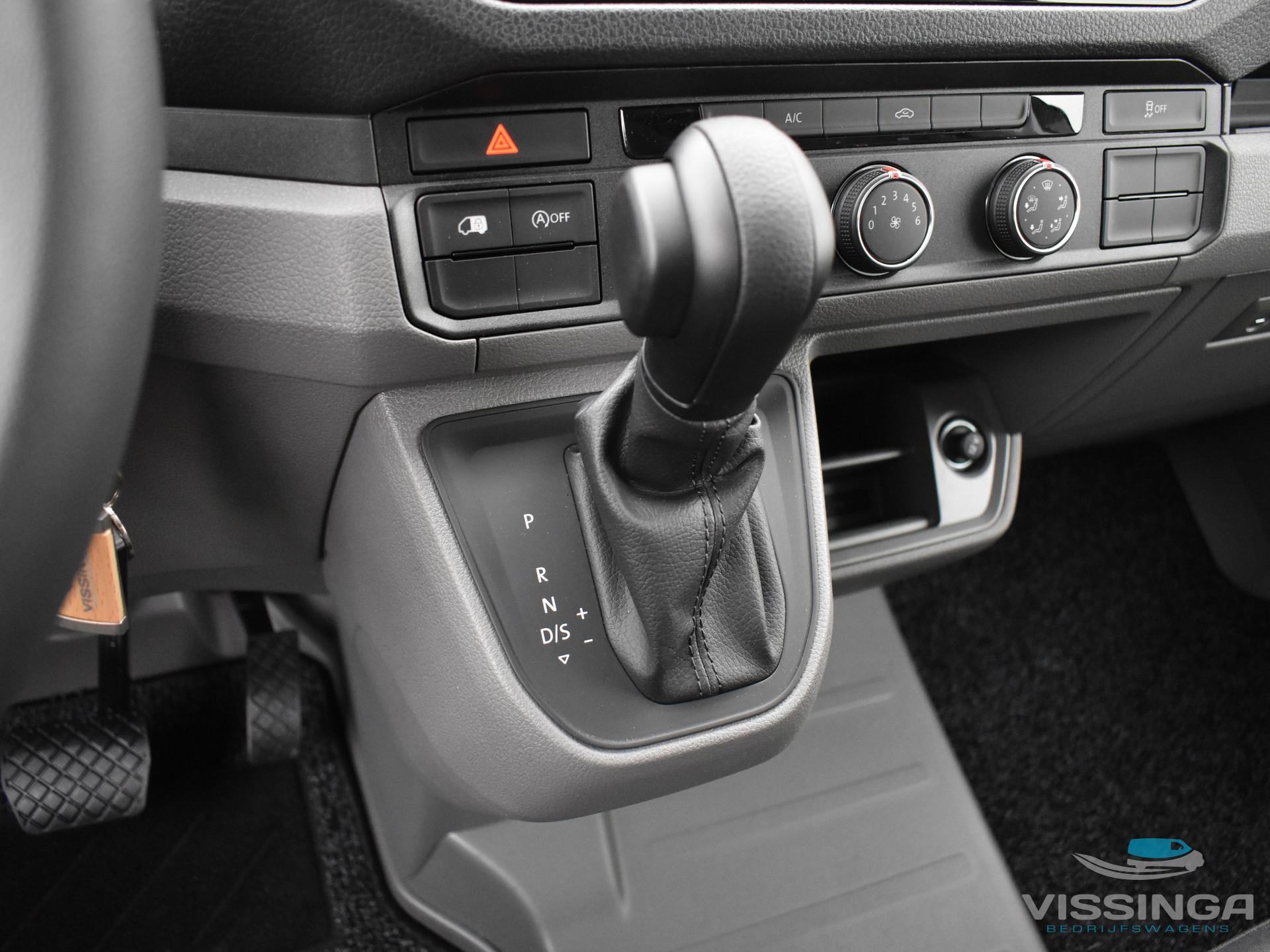 Foto 21 van Volkswagen Crafter 35 2.0 TDI L3H3 140 pk DSG