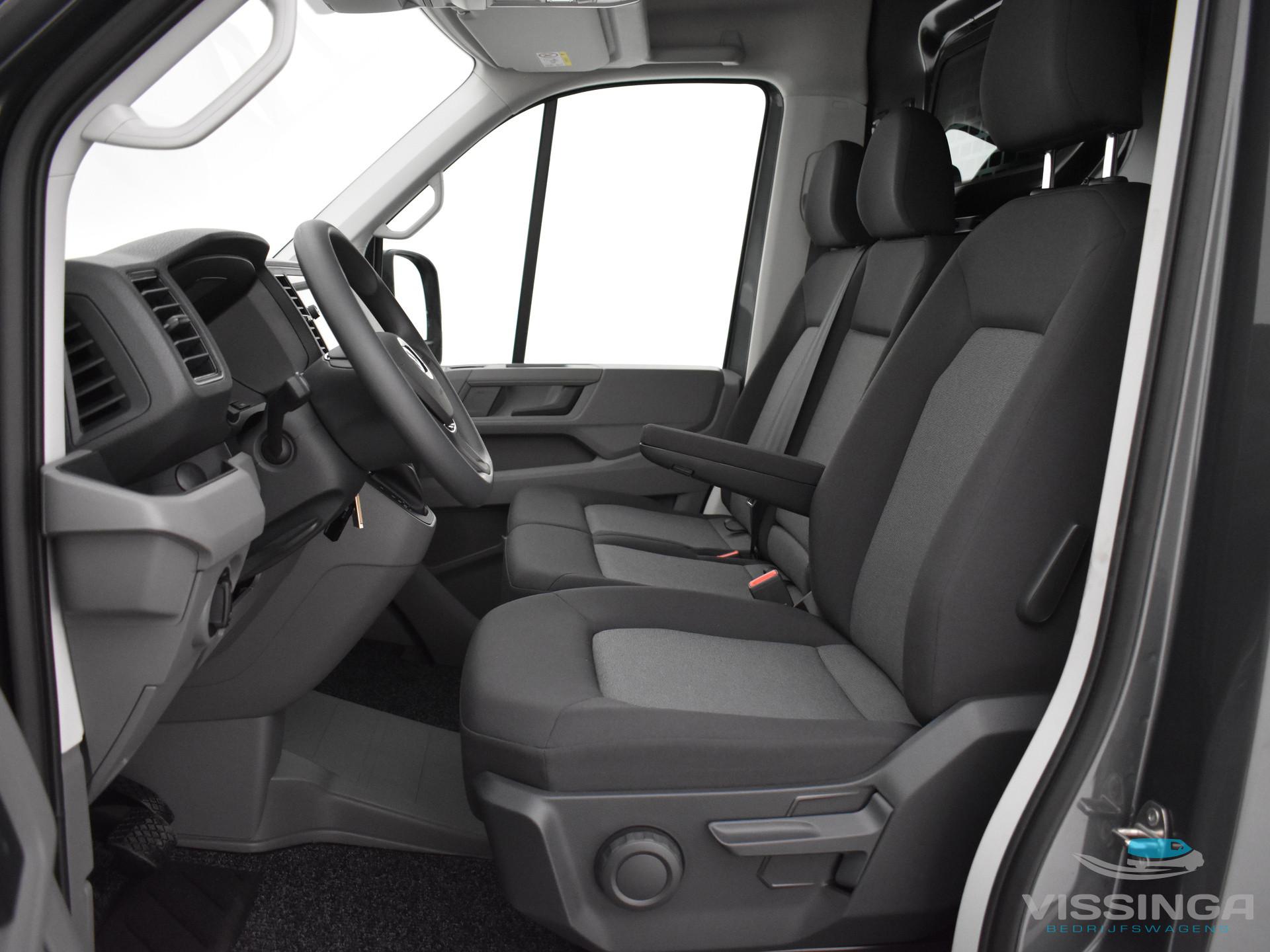 Foto 6 van Volkswagen Crafter 35 2.0 TDI L3H3 140 pk DSG
