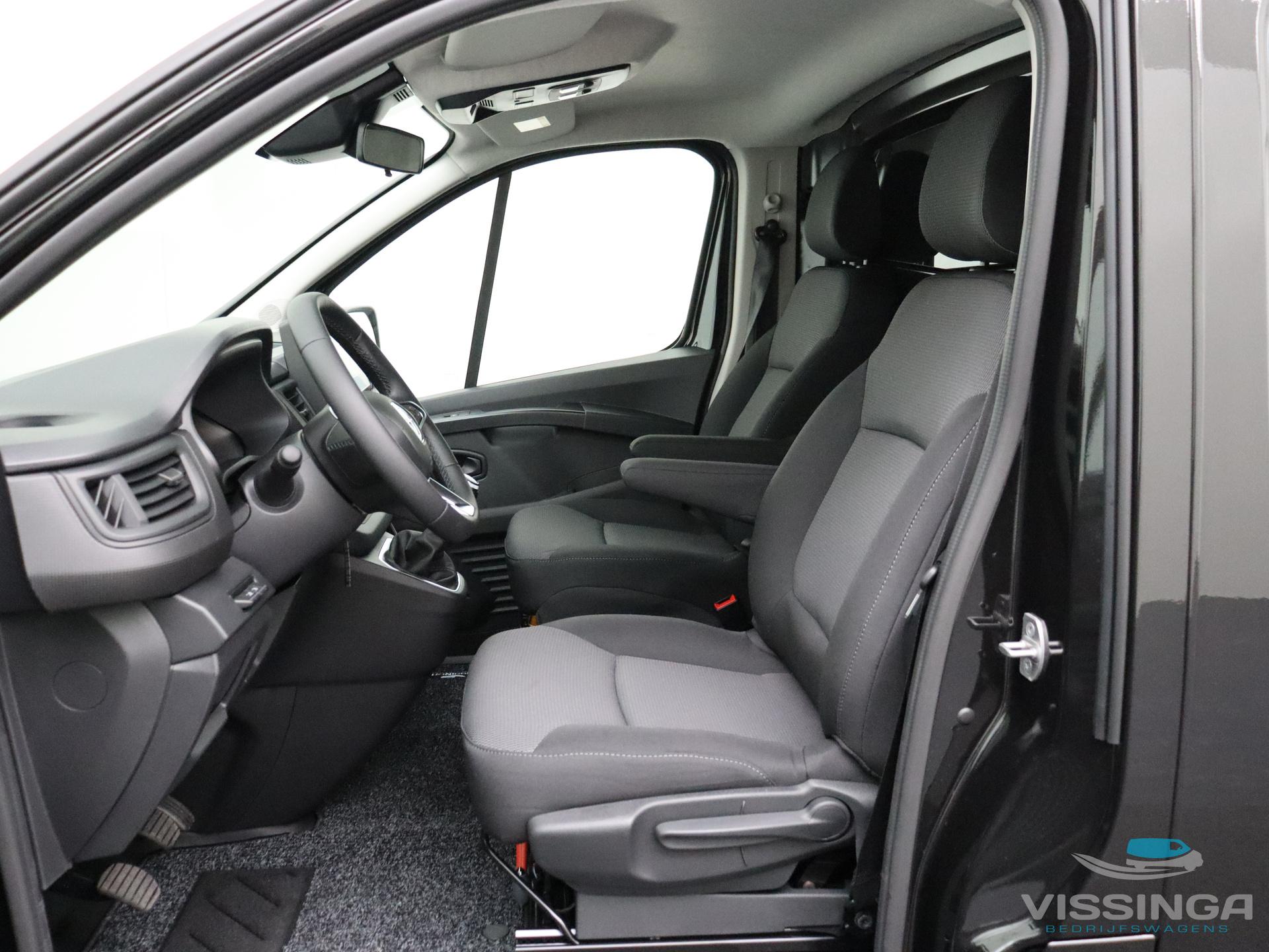 Foto 11 van Renault Trafic T30 2.0 dCi L2H1 130 pk