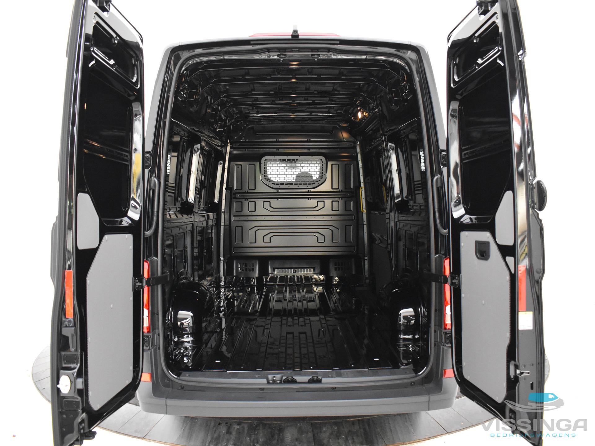 Foto 15 van Volkswagen Crafter 35 2.0 TDI L3H3 140 pk DSG
