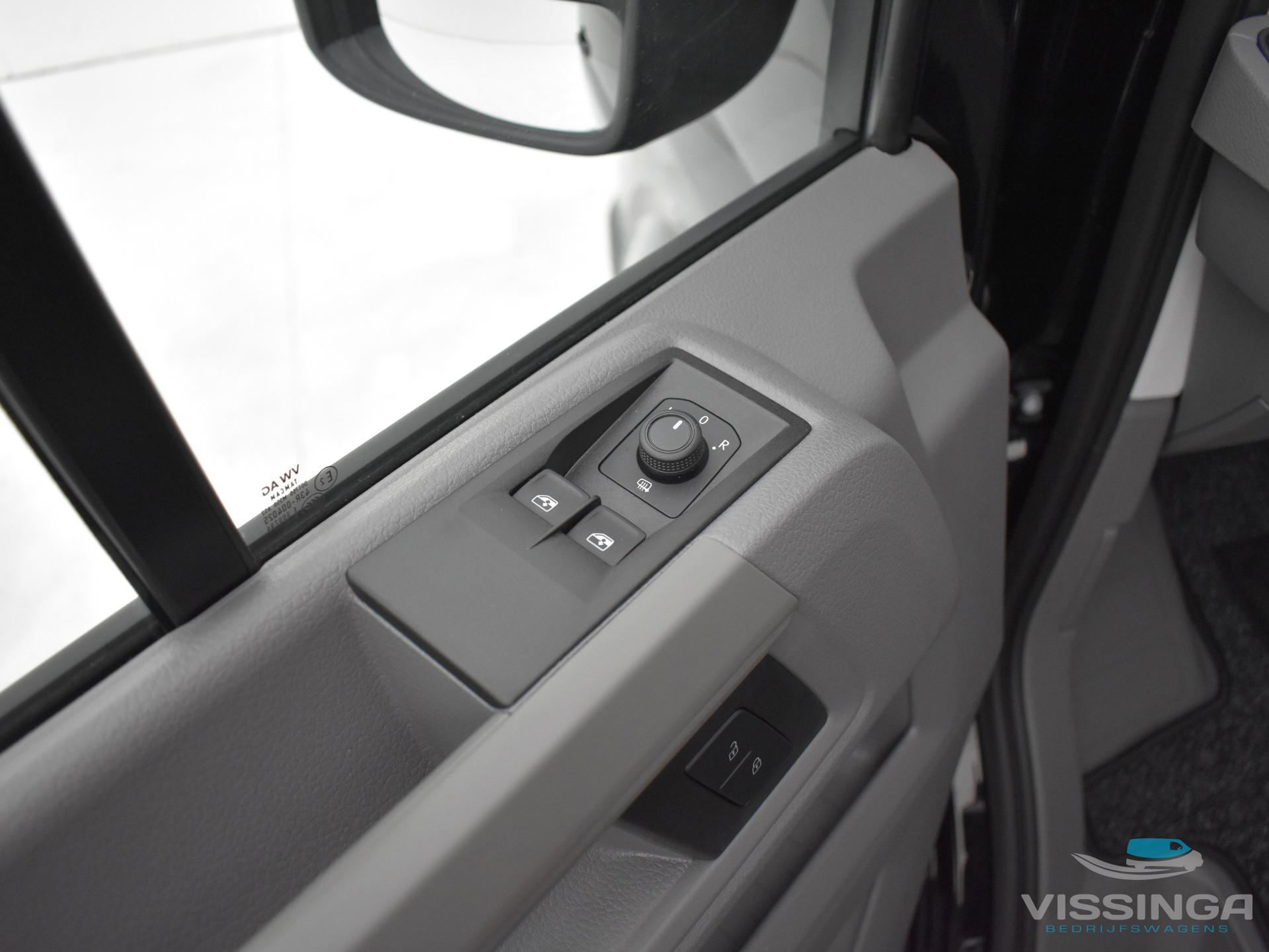 Foto 17 van Volkswagen Crafter 35 2.0 TDI L3H3 140 pk DSG