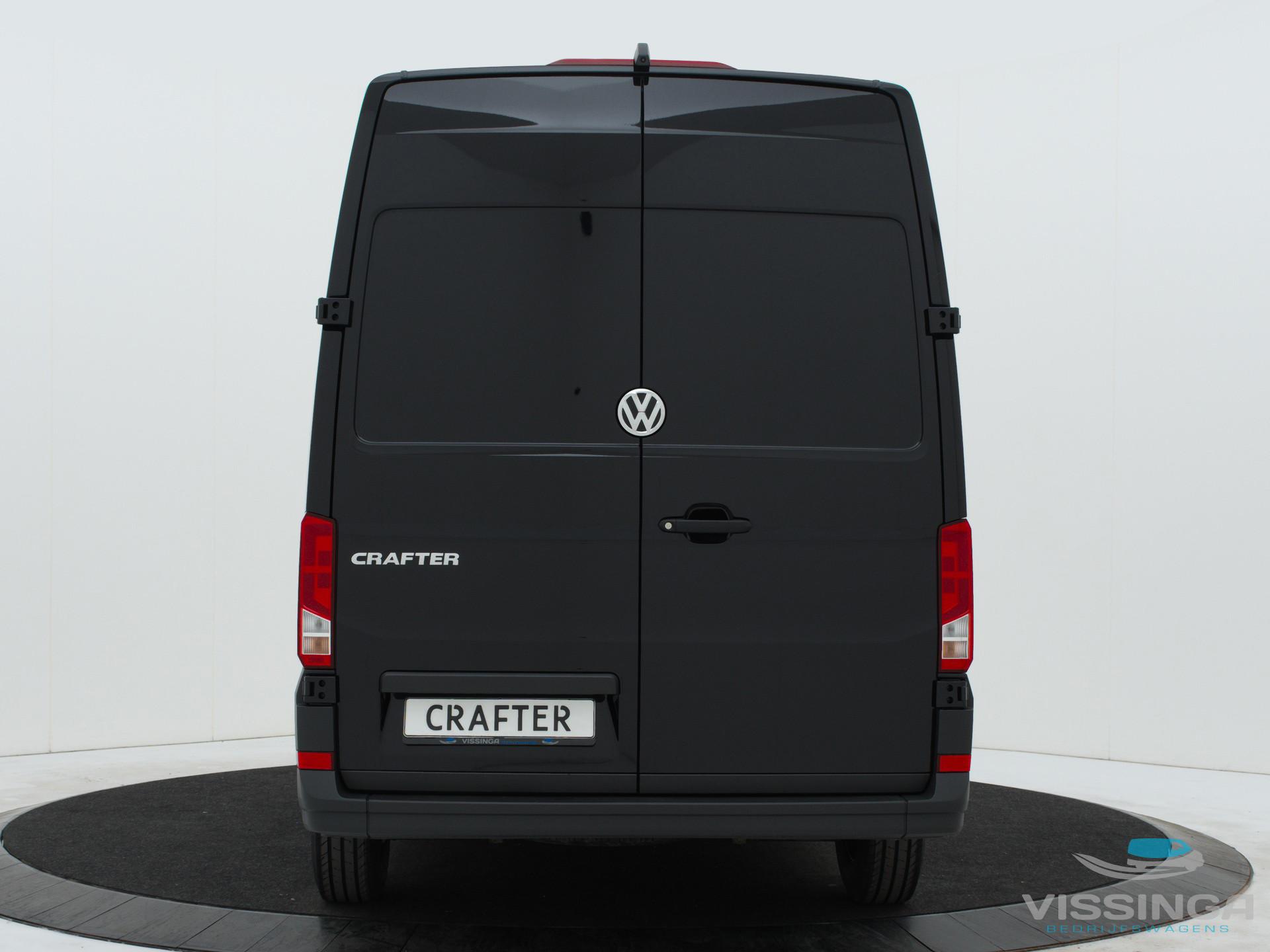 Foto 19 van Volkswagen Crafter 35 2.0 TDI L3H3 140 pk DSG