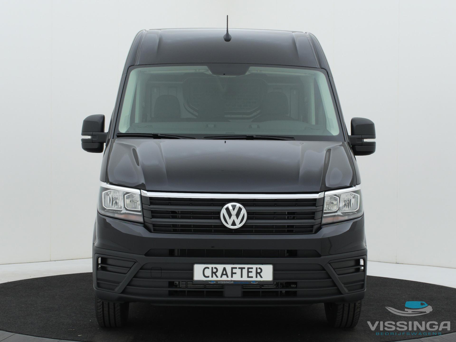 Foto 2 van Volkswagen Crafter 35 2.0 TDI L3H3 140 pk DSG