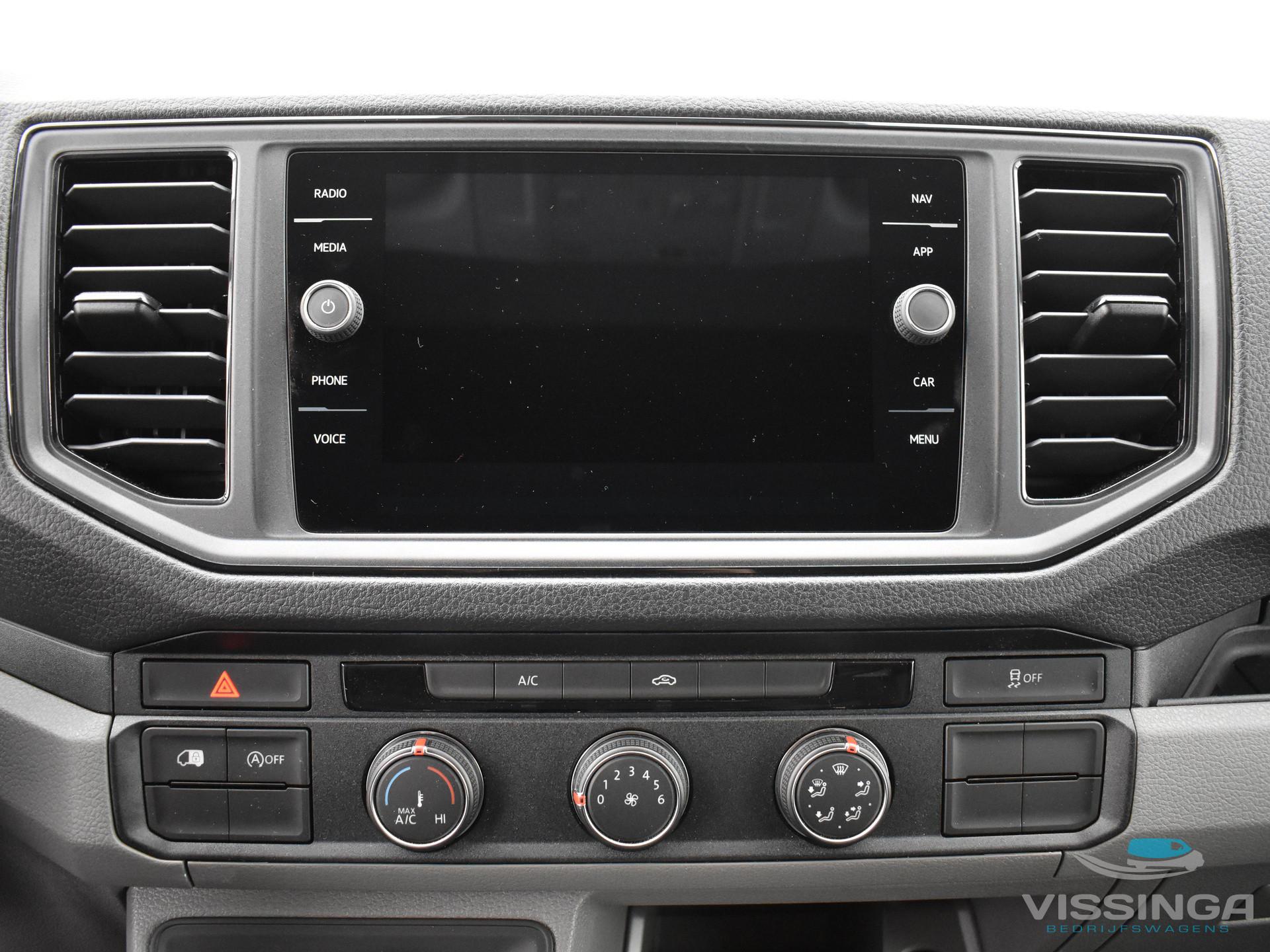 Foto 20 van Volkswagen Crafter 35 2.0 TDI L3H3 140 pk DSG