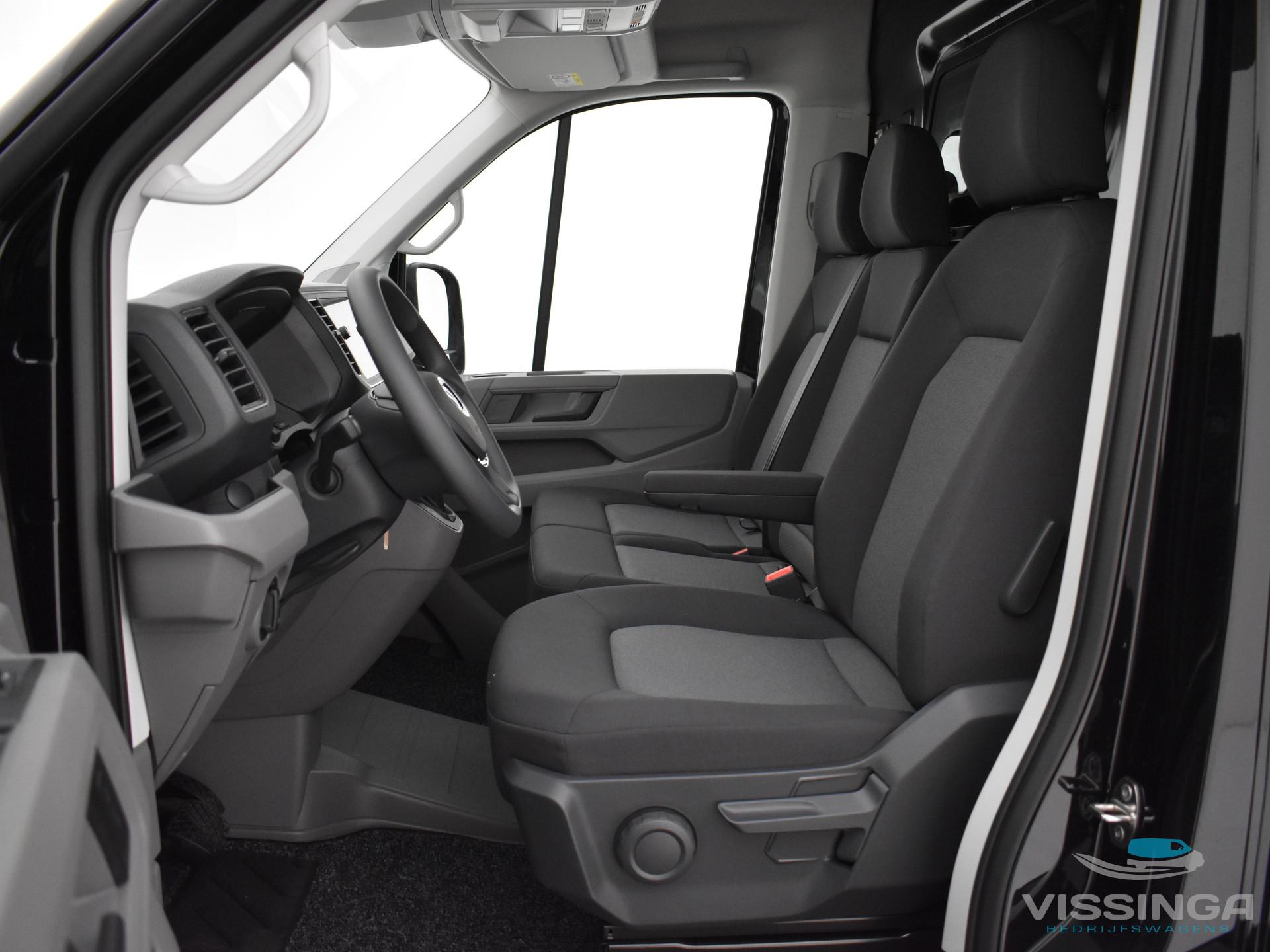 Foto 22 van Volkswagen Crafter 35 2.0 TDI L3H3 140 pk DSG