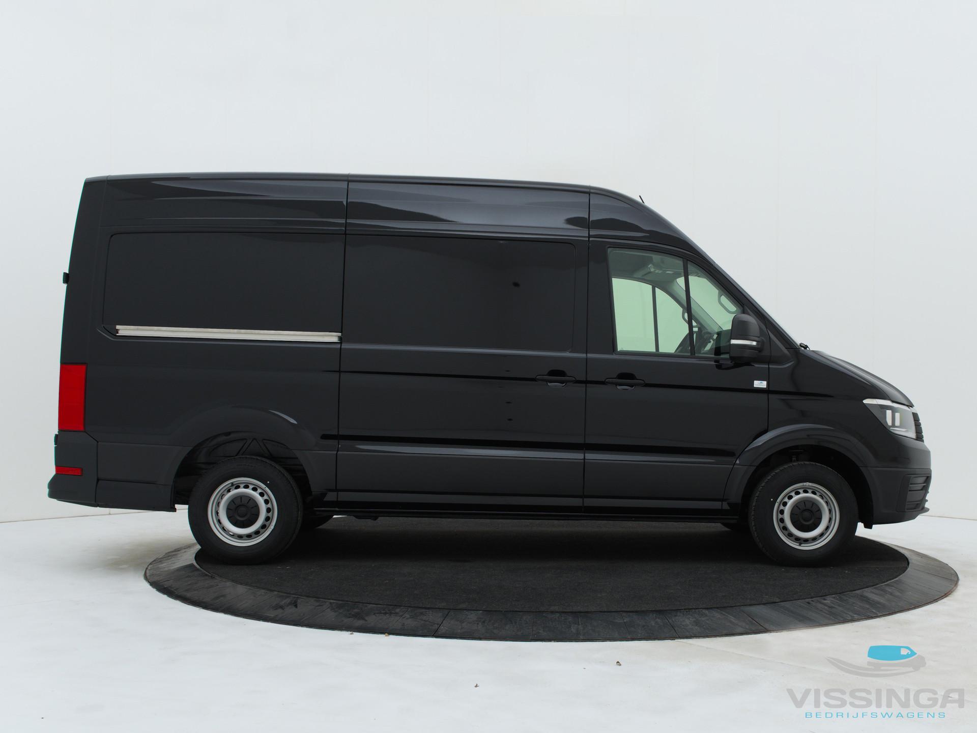 Foto 3 van Volkswagen Crafter 35 2.0 TDI L3H3 140 pk DSG