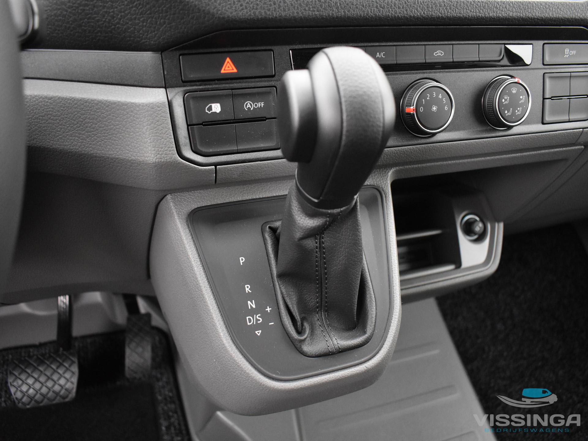 Foto 9 van Volkswagen Crafter 35 2.0 TDI L3H3 140 pk DSG