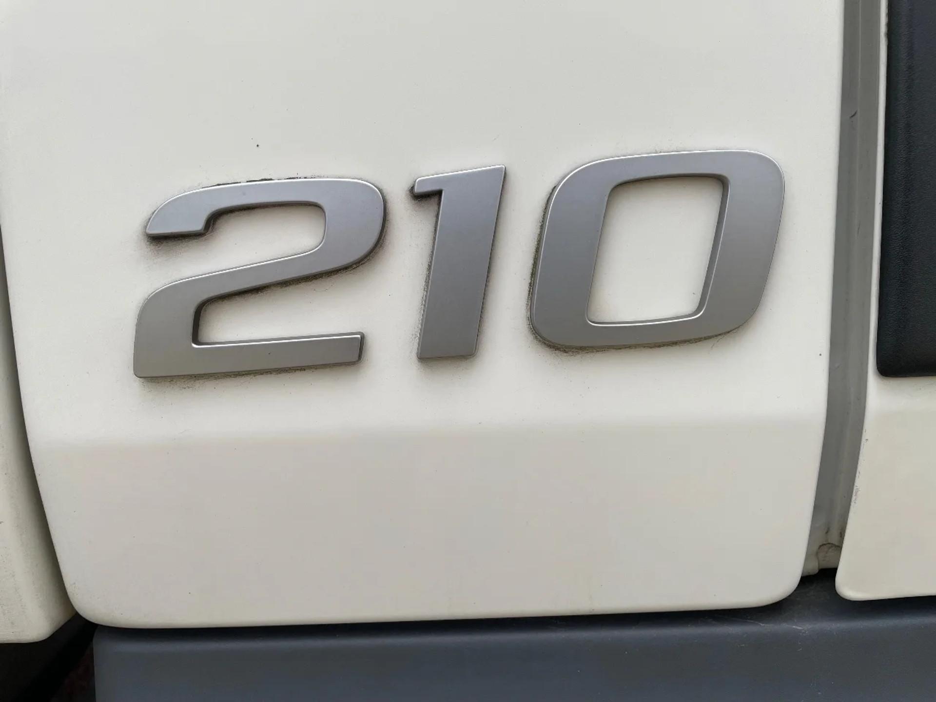 Foto 18 van Volvo FL 210 euro 6 2015