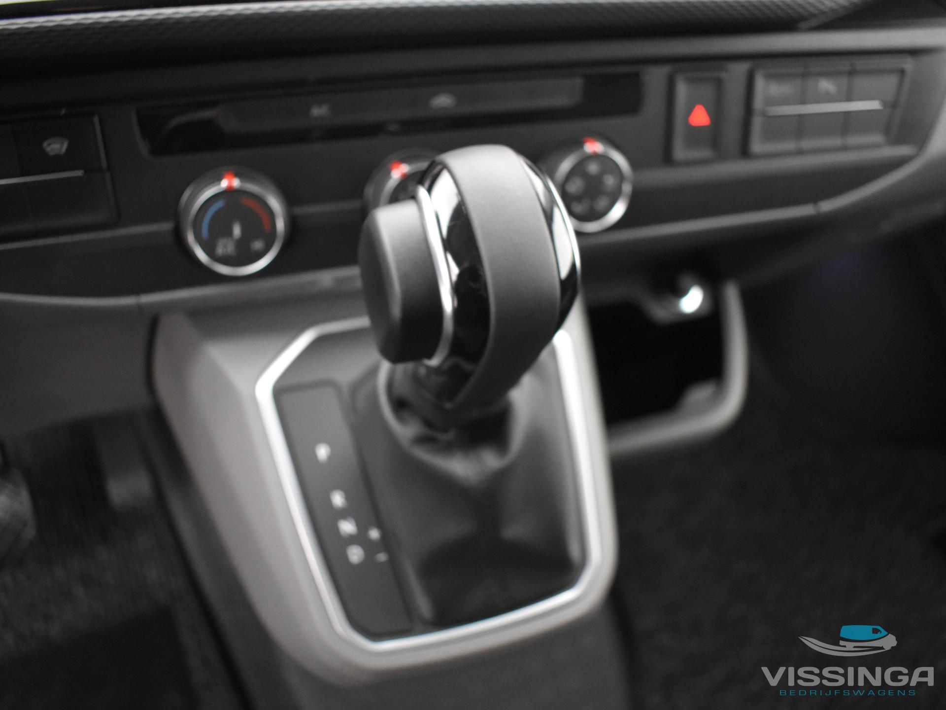 Foto 10 van Volkswagen Transporter 2.0 TDI 6.1 L2H1 Highline DSG