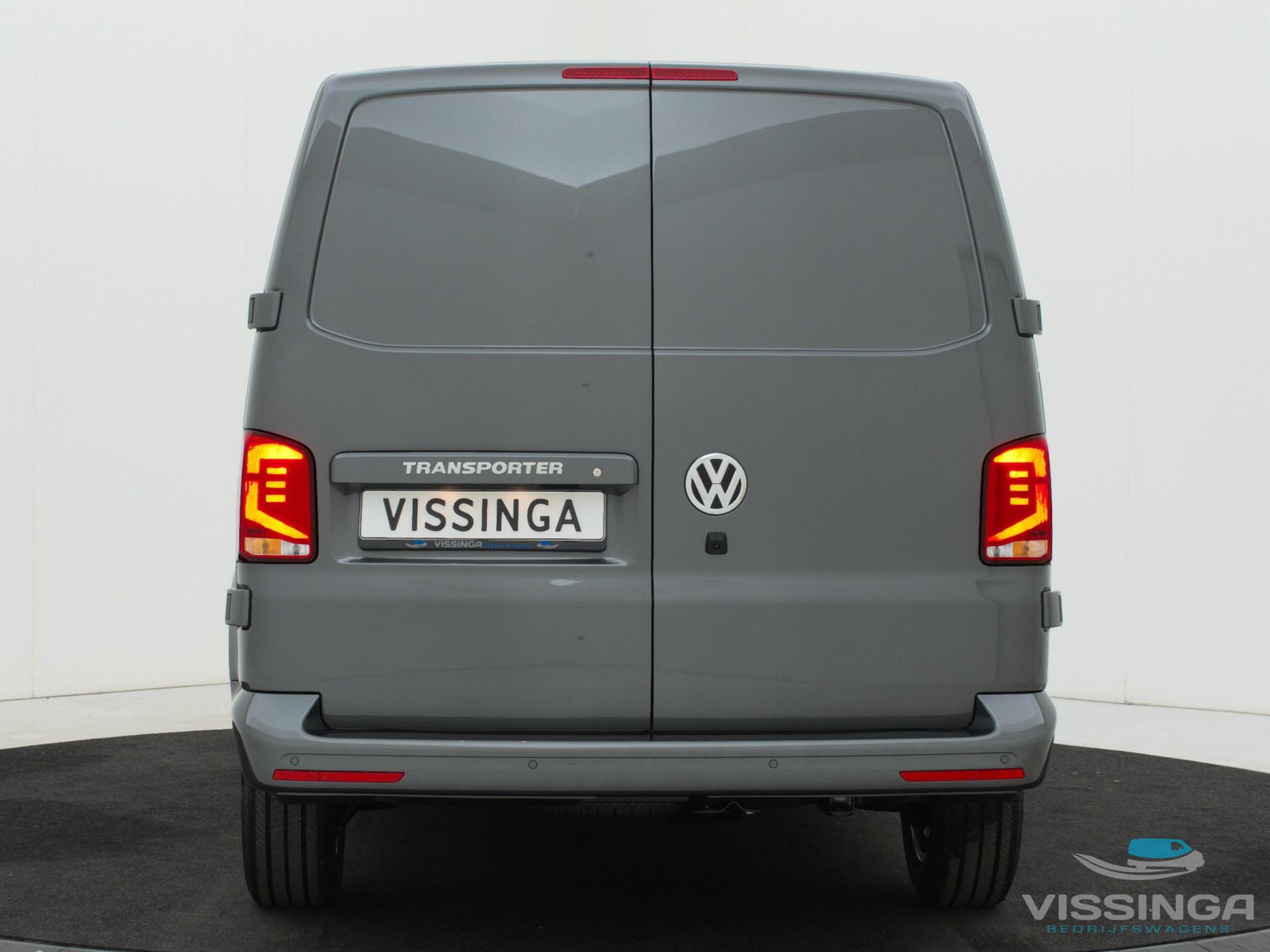 Foto 16 van Volkswagen Transporter 2.0 TDI 6.1 L2H1 Highline DSG