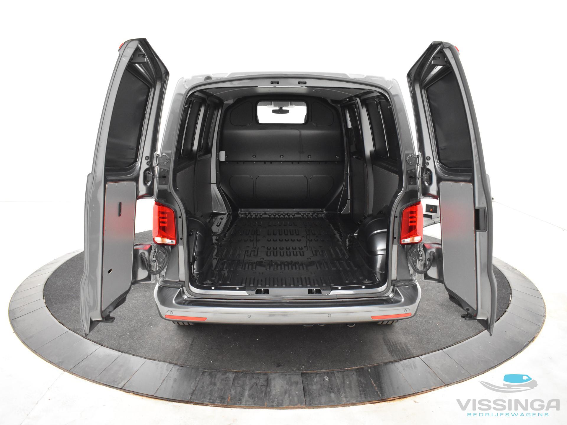 Foto 19 van Volkswagen Transporter 2.0 TDI 6.1 L2H1 Highline DSG