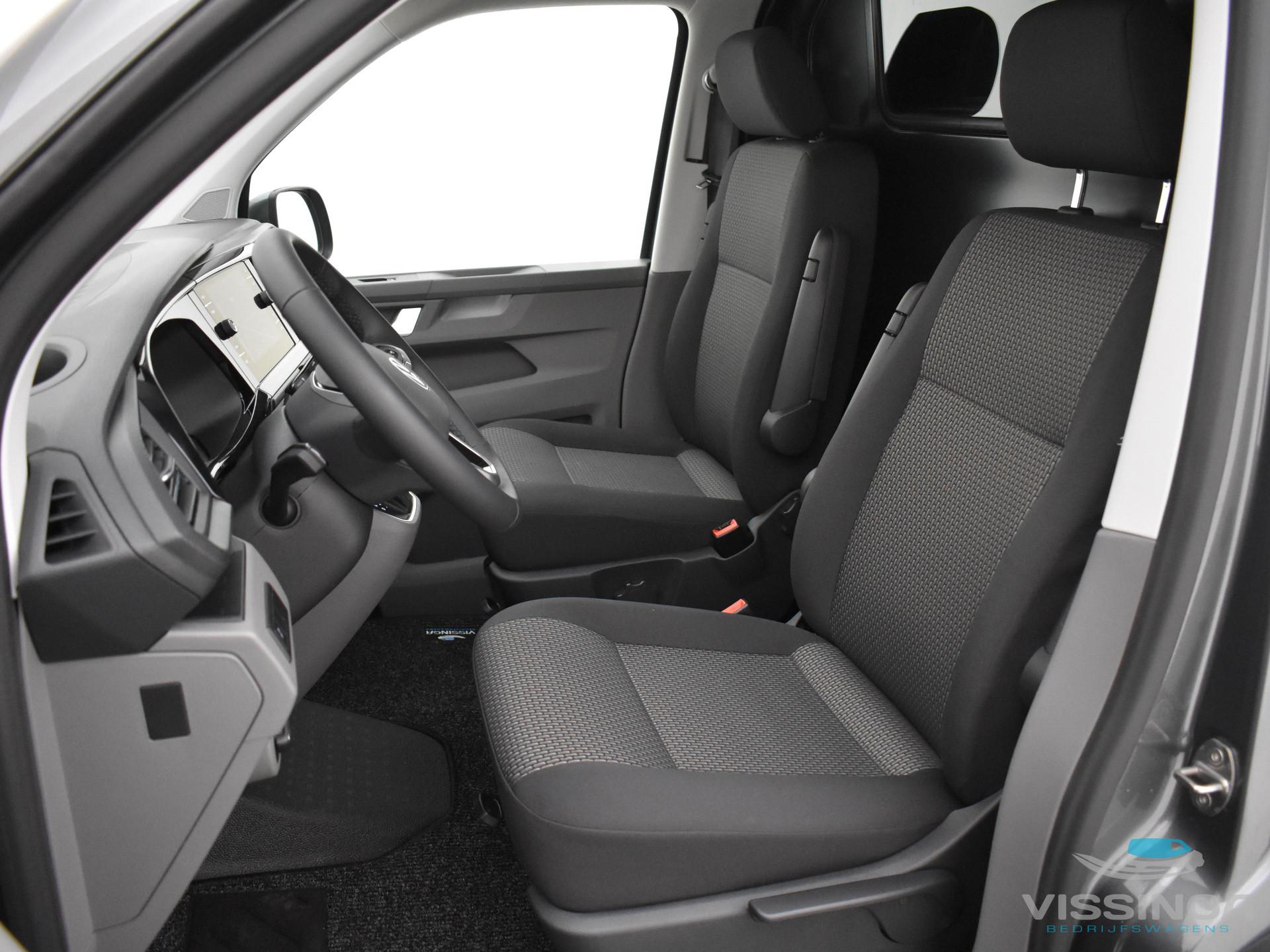 Foto 21 van Volkswagen Transporter 2.0 TDI 6.1 L2H1 Highline DSG