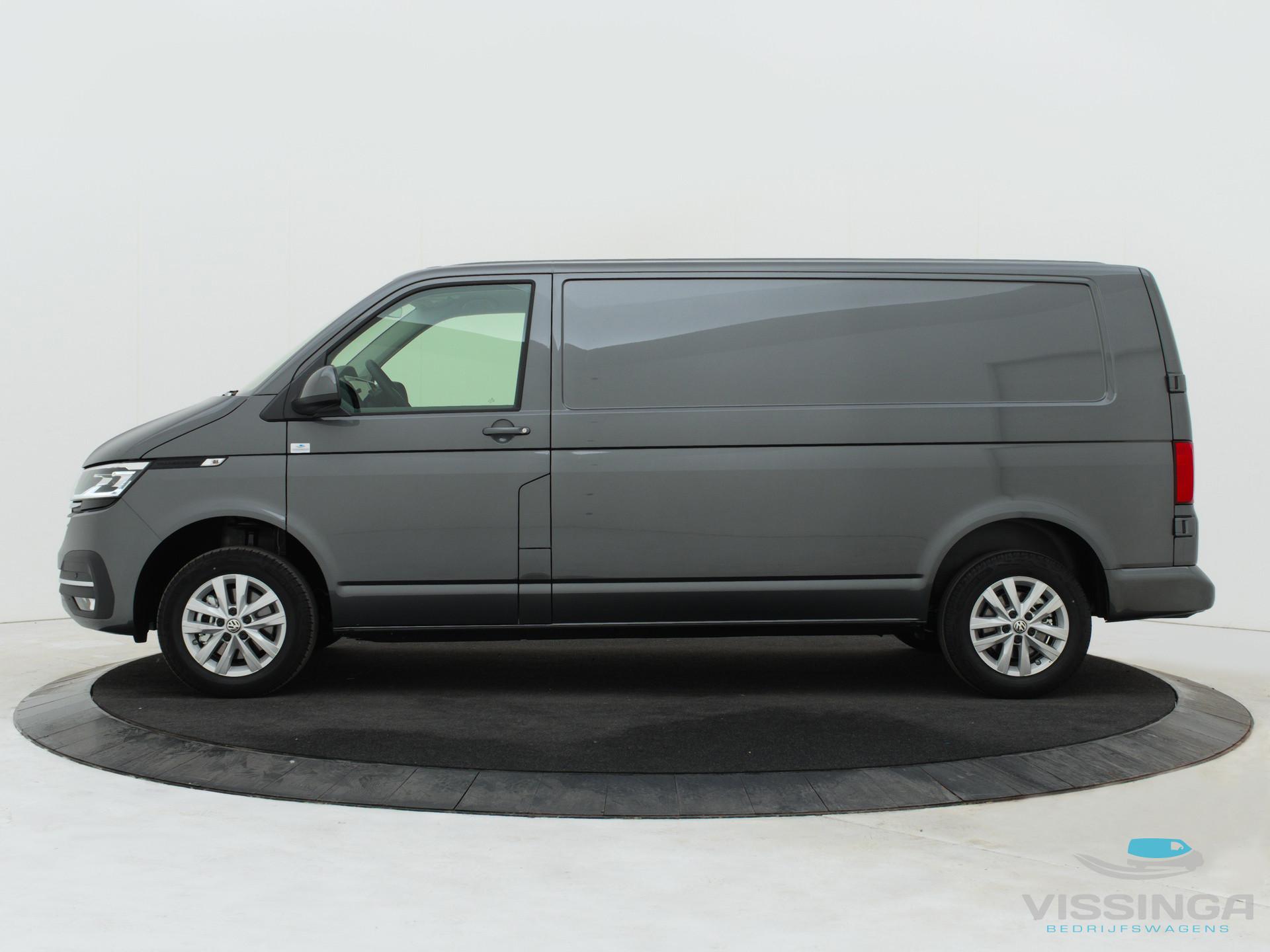 Foto 4 van Volkswagen Transporter 2.0 TDI 6.1 L2H1 Highline DSG