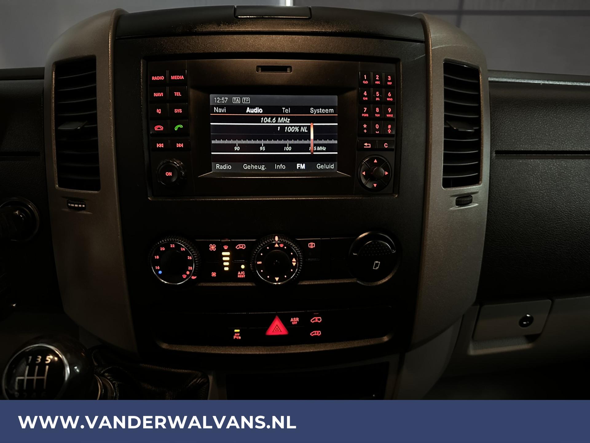 Foto 17 van Volkswagen Crafter 2.0 TDI L1H1 Airco | Imperiaal | Trap | Trekhaak | Navigatie | Cruisecontrol | Parkeersensoren