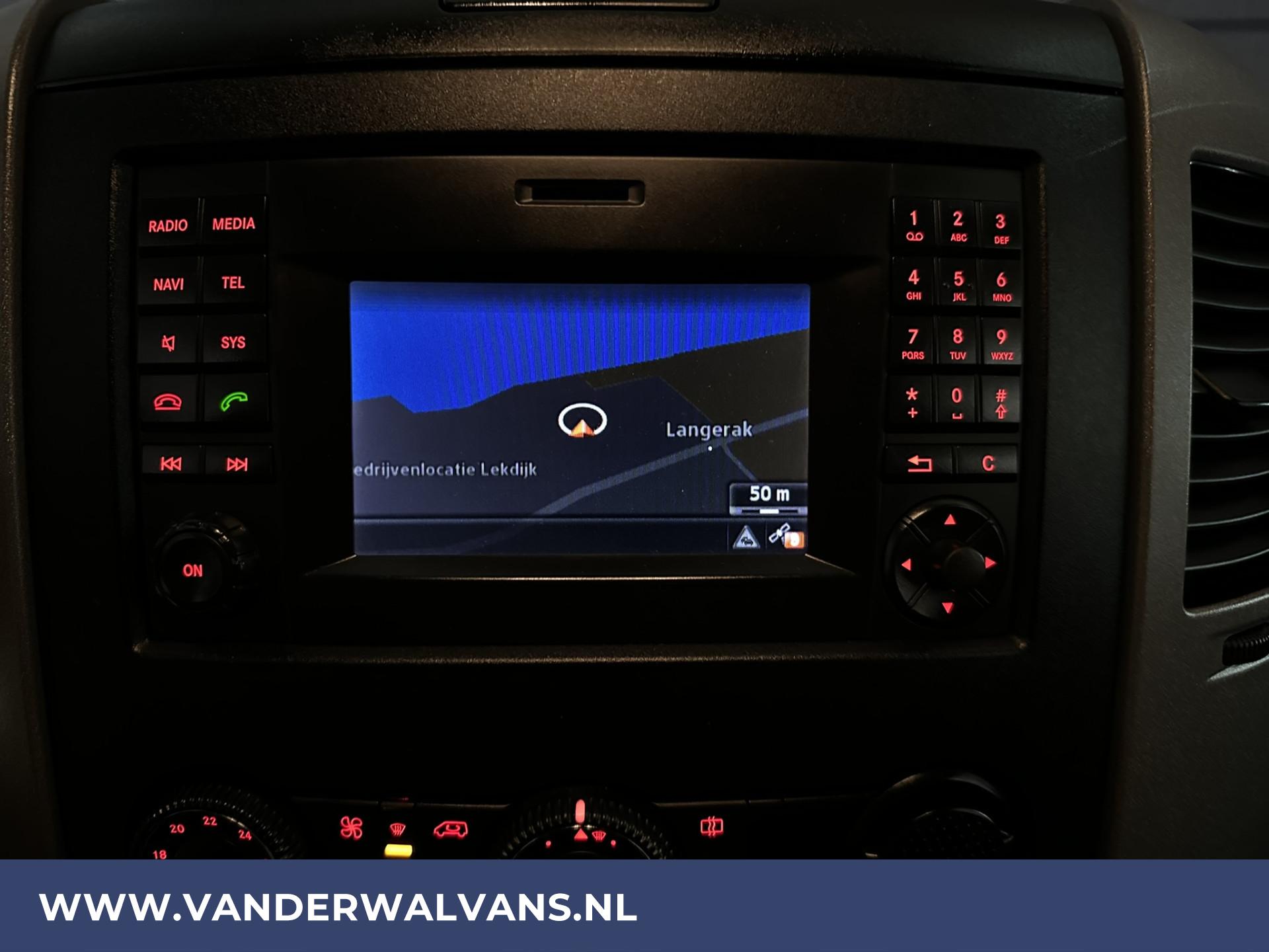 Foto 6 van Volkswagen Crafter 2.0 TDI L1H1 Airco | Imperiaal | Trap | Trekhaak | Navigatie | Cruisecontrol | Parkeersensoren