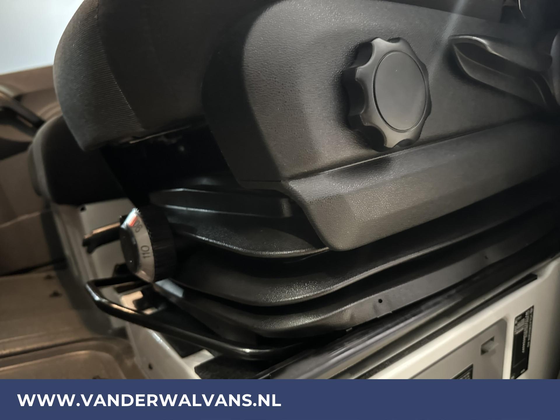 Foto 8 van Volkswagen Crafter 2.0 TDI L1H1 Airco | Imperiaal | Trap | Trekhaak | Navigatie | Cruisecontrol | Parkeersensoren