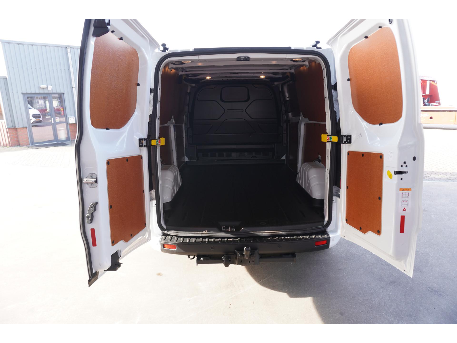 Foto 10 van Ford Transit Custom 300L 2.0 TDCI 130PK L2H1 Trend Automaat (Nr. V131)