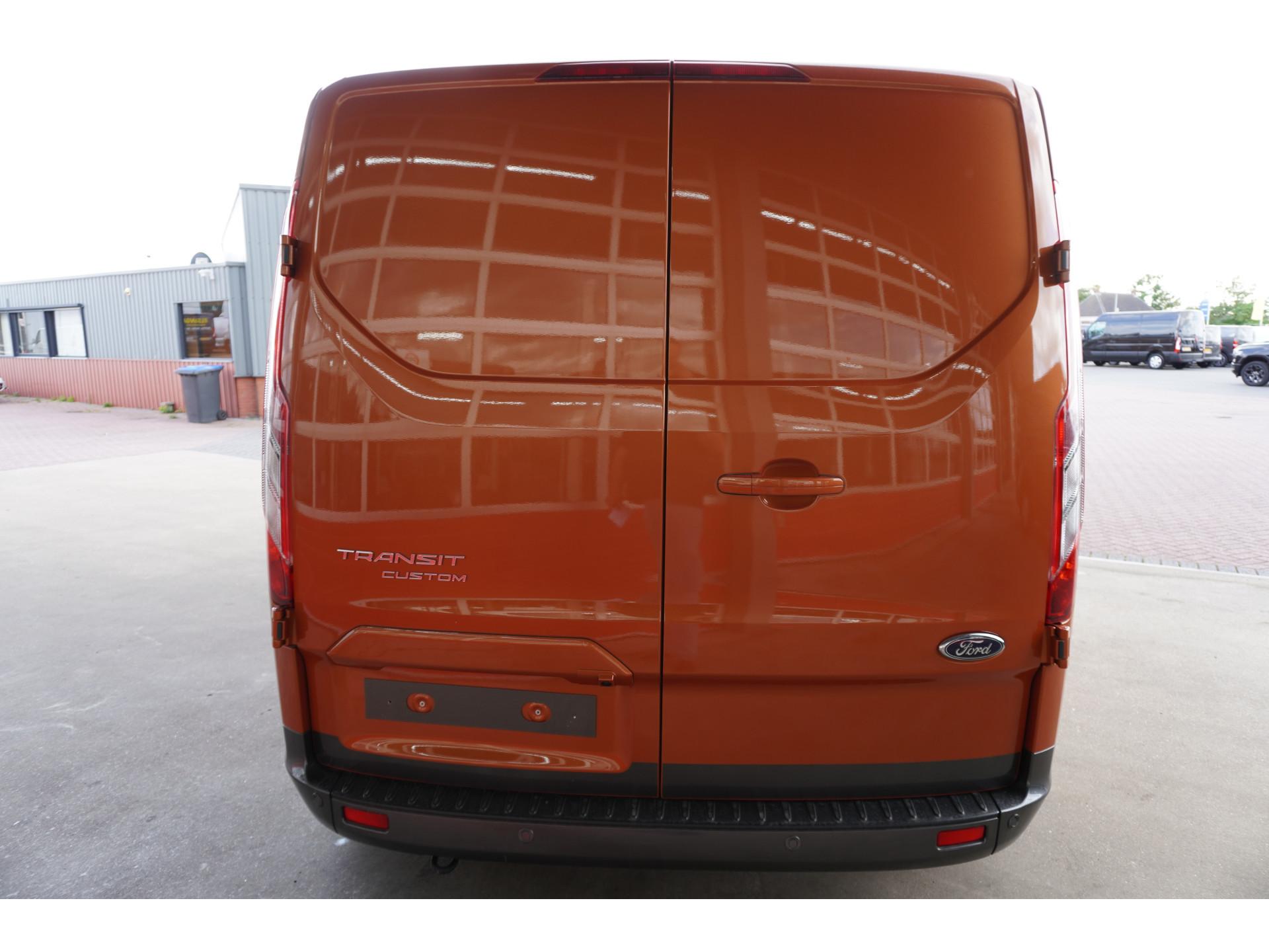 Foto 5 van Ford Transit Custom 300L 2.0 TDCI 130PK L2H1 Limited Active Edition