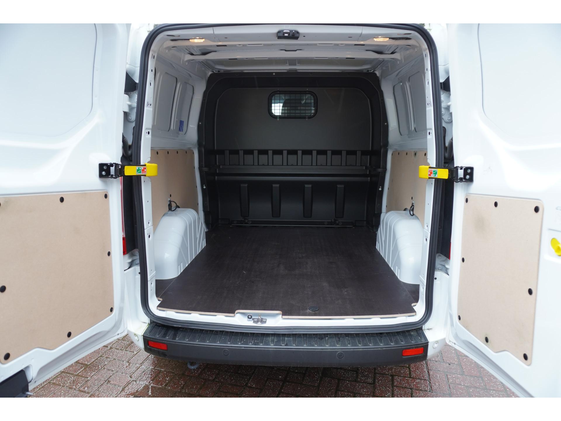 Foto 14 van Ford Transit Custom 320L 2.0 TDCI 130PK L2H1 Dubbel Cabine Trend