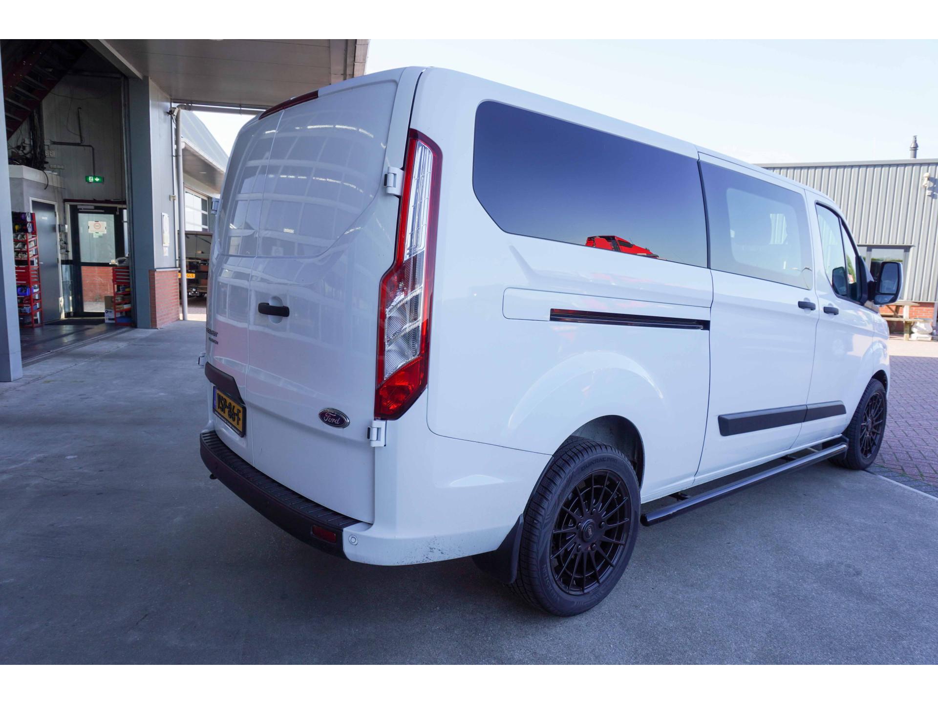 Foto 4 van Ford Transit Custom 320L 2.0 TDCI 130PK L2H1 Dubbel Cabine Trend