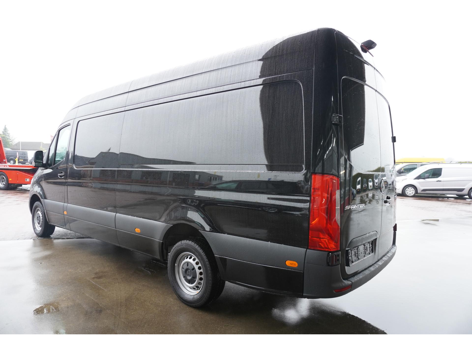 Foto 10 van Mercedes-Benz Sprinter 317 CDI 170PK L3H2 RWD Automaat