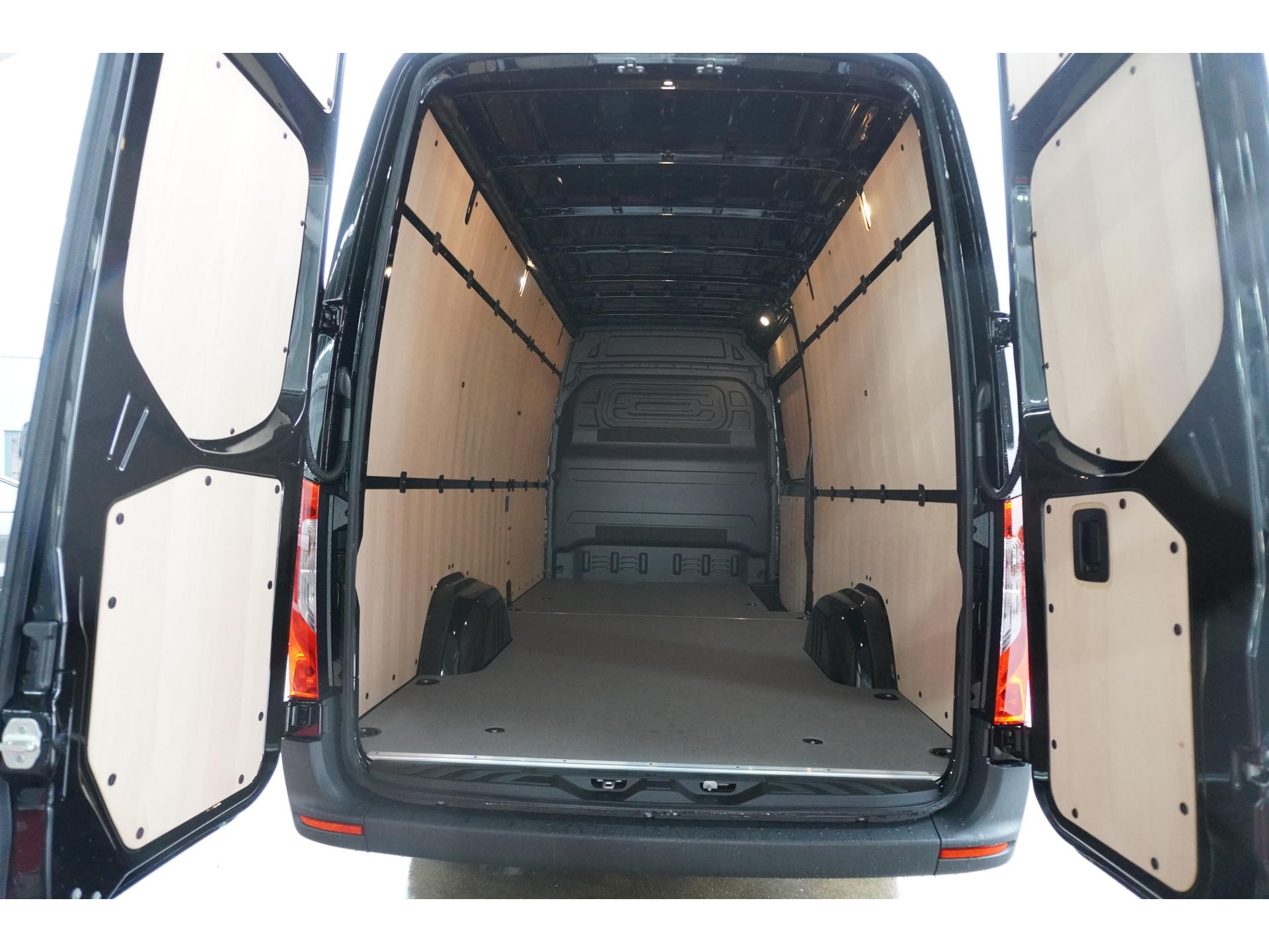 Foto 8 van Mercedes-Benz Sprinter 317 CDI 170PK L3H2 RWD Automaat