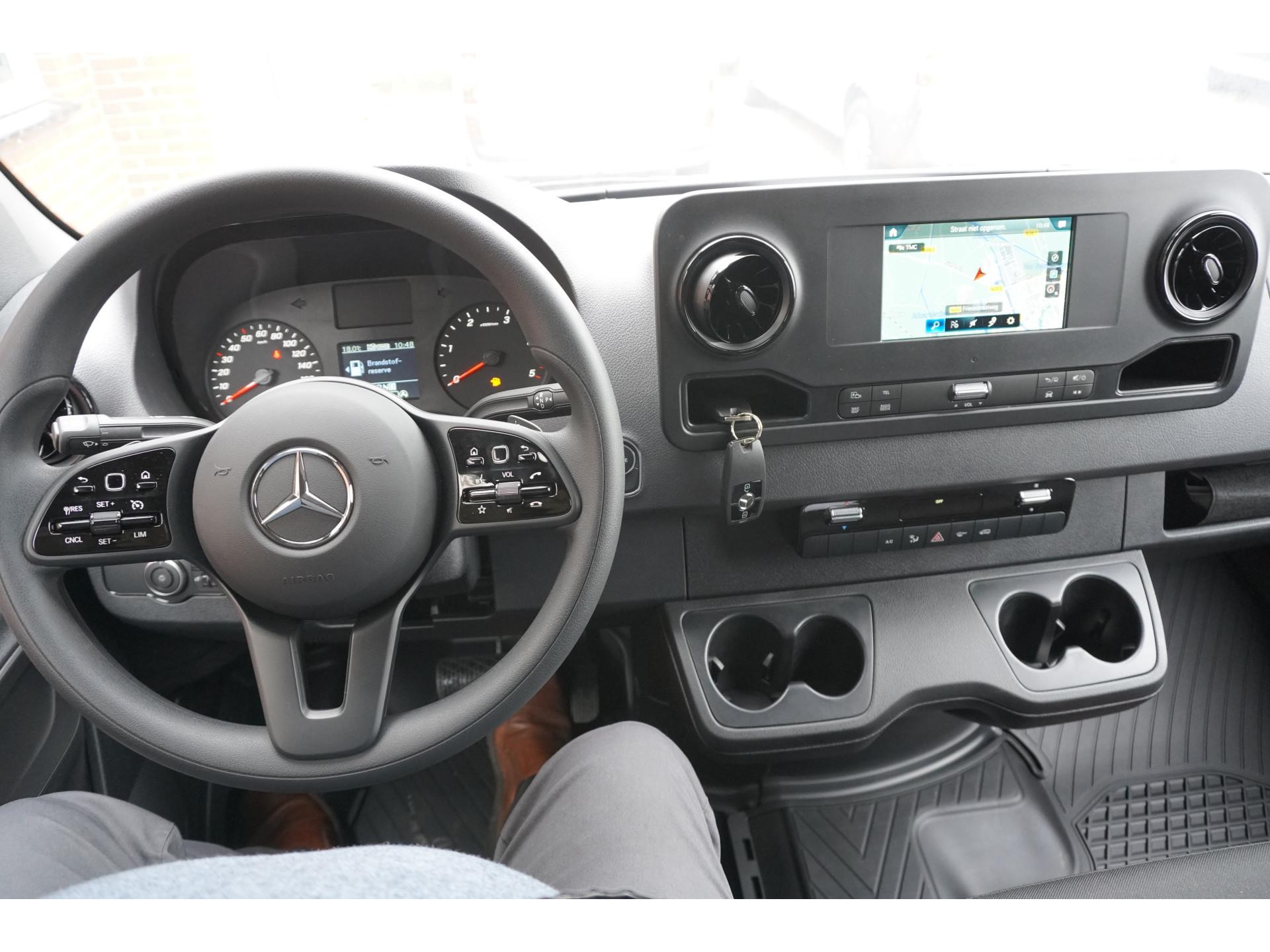 Foto 16 van Mercedes-Benz 317CDI 170PK L3H2 RWD Automaat