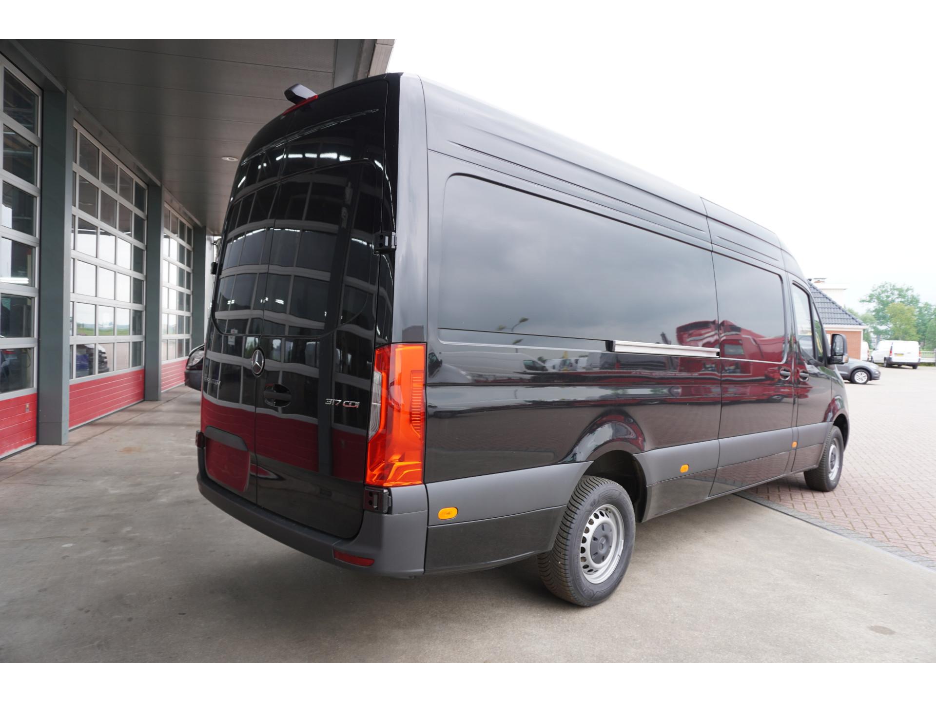Foto 4 van Mercedes-Benz 317CDI 170PK L3H2 RWD Automaat
