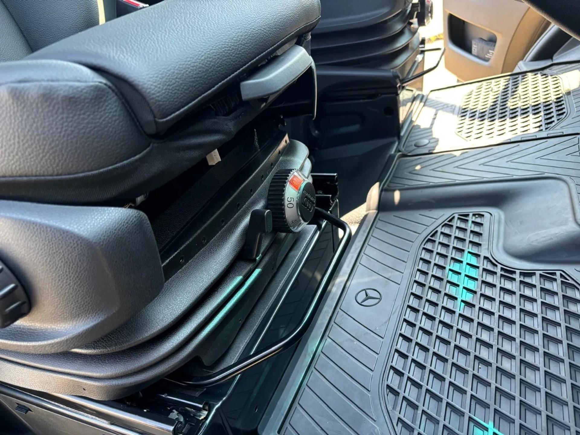 Foto 19 van Mercedes-Benz Sprinter 517 CDI automaat dub cab open laadbak airco navi led verlichting trekhaak nieuw